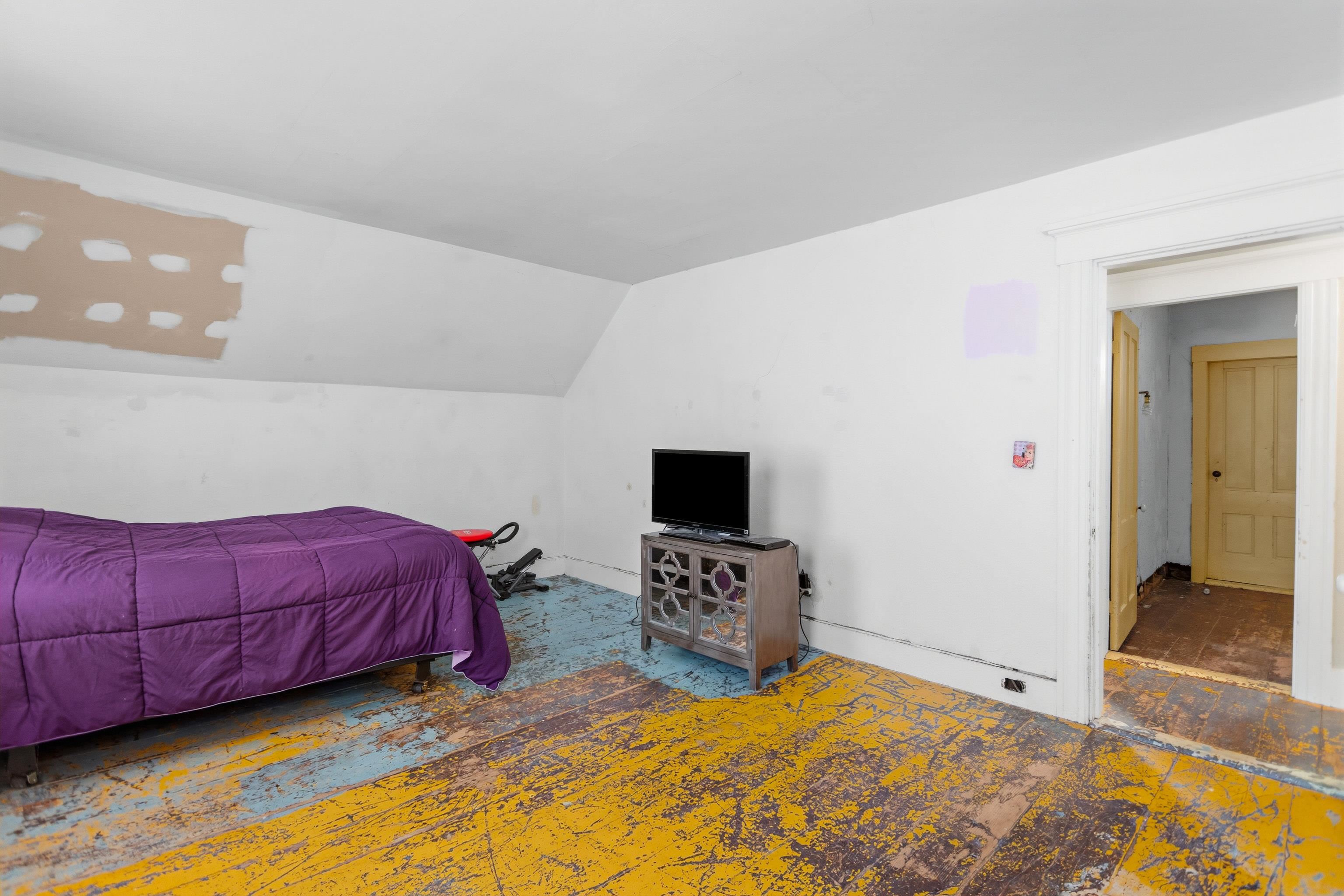114 Londonderry Turnpike, Manchester, NH 03104