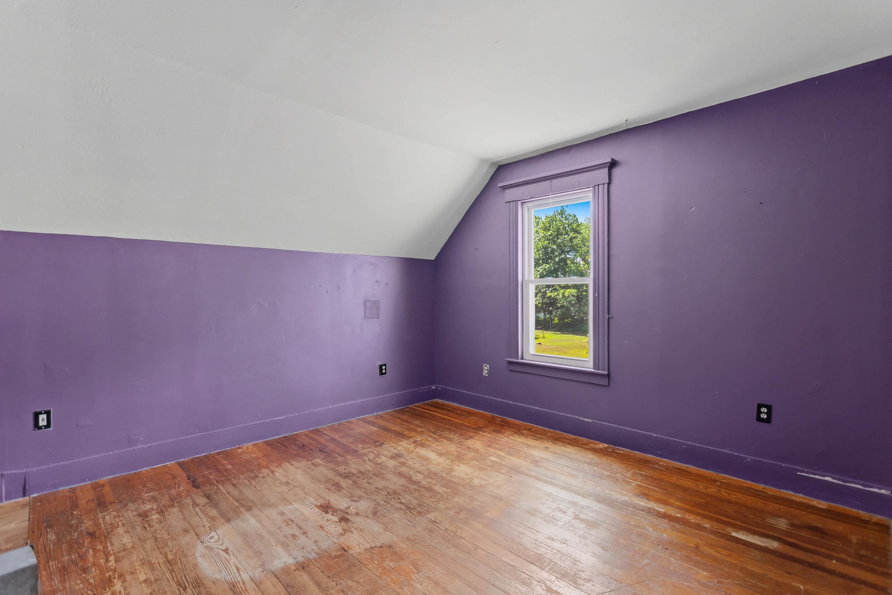 114 Londonderry Turnpike, Manchester, NH 03104