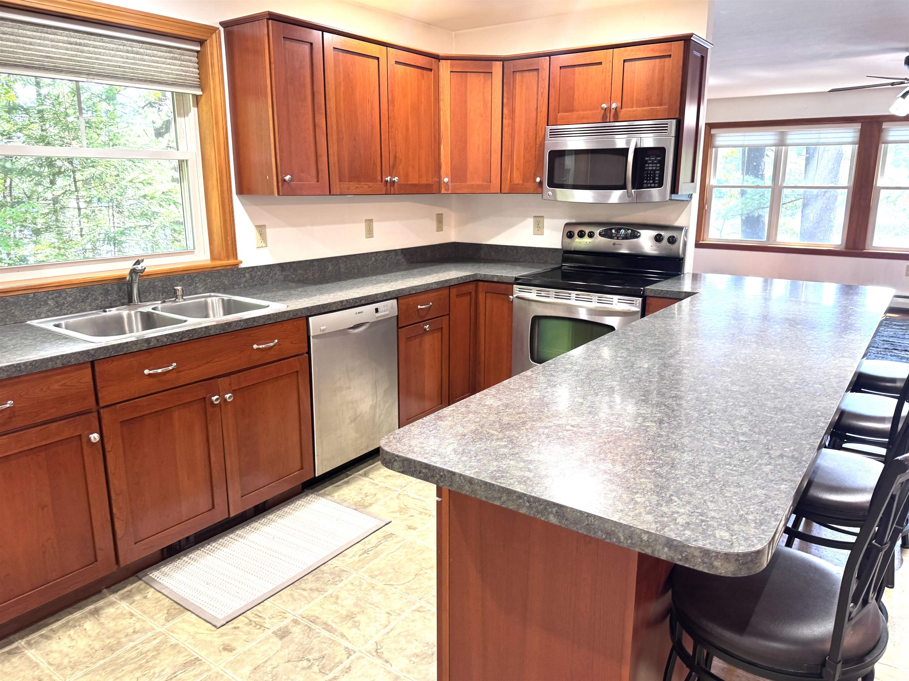 250 Elm St, Goffstown, NH 03045