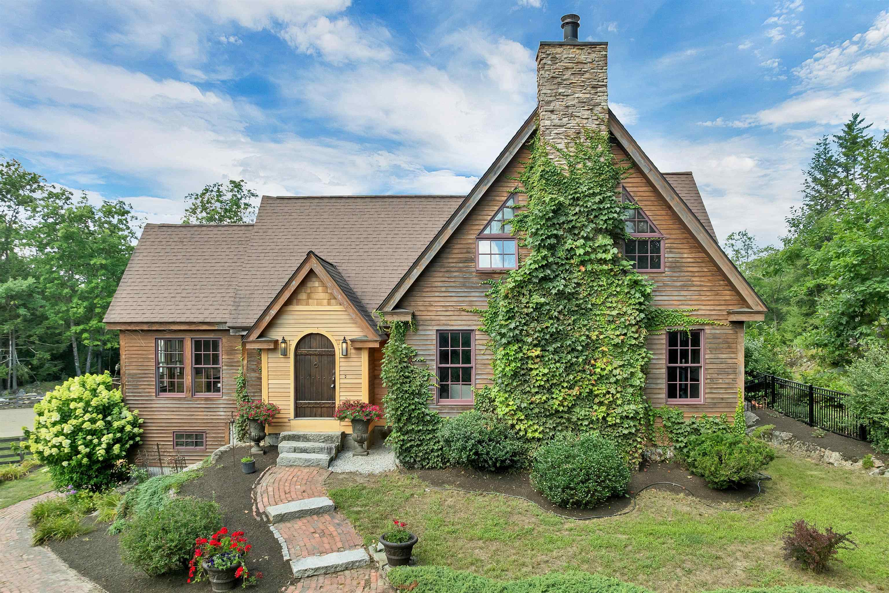 661 Deer Meadow Rd, Webster, NH 03303