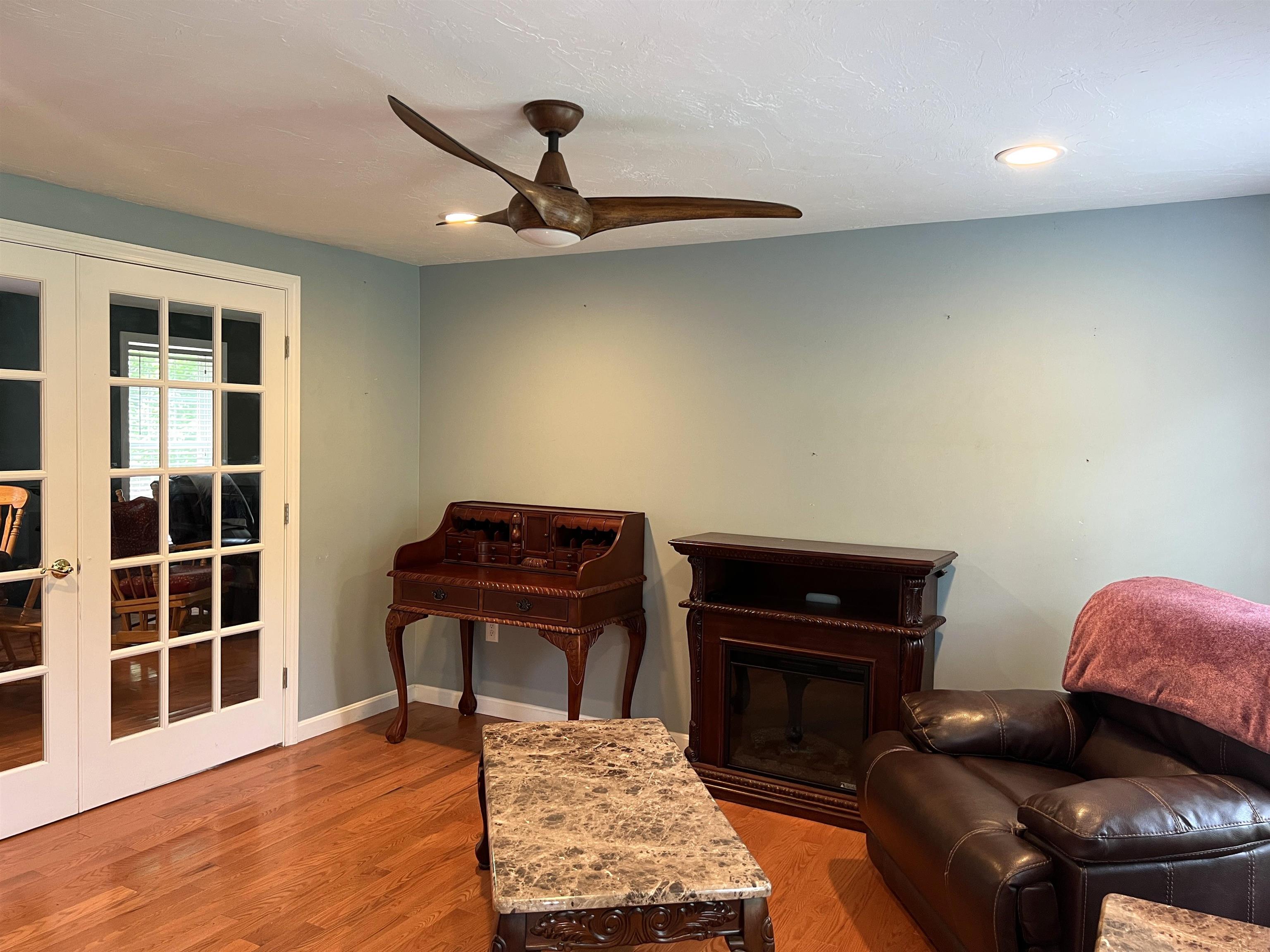 79 Sargent Rd, Sandown, NH 03873