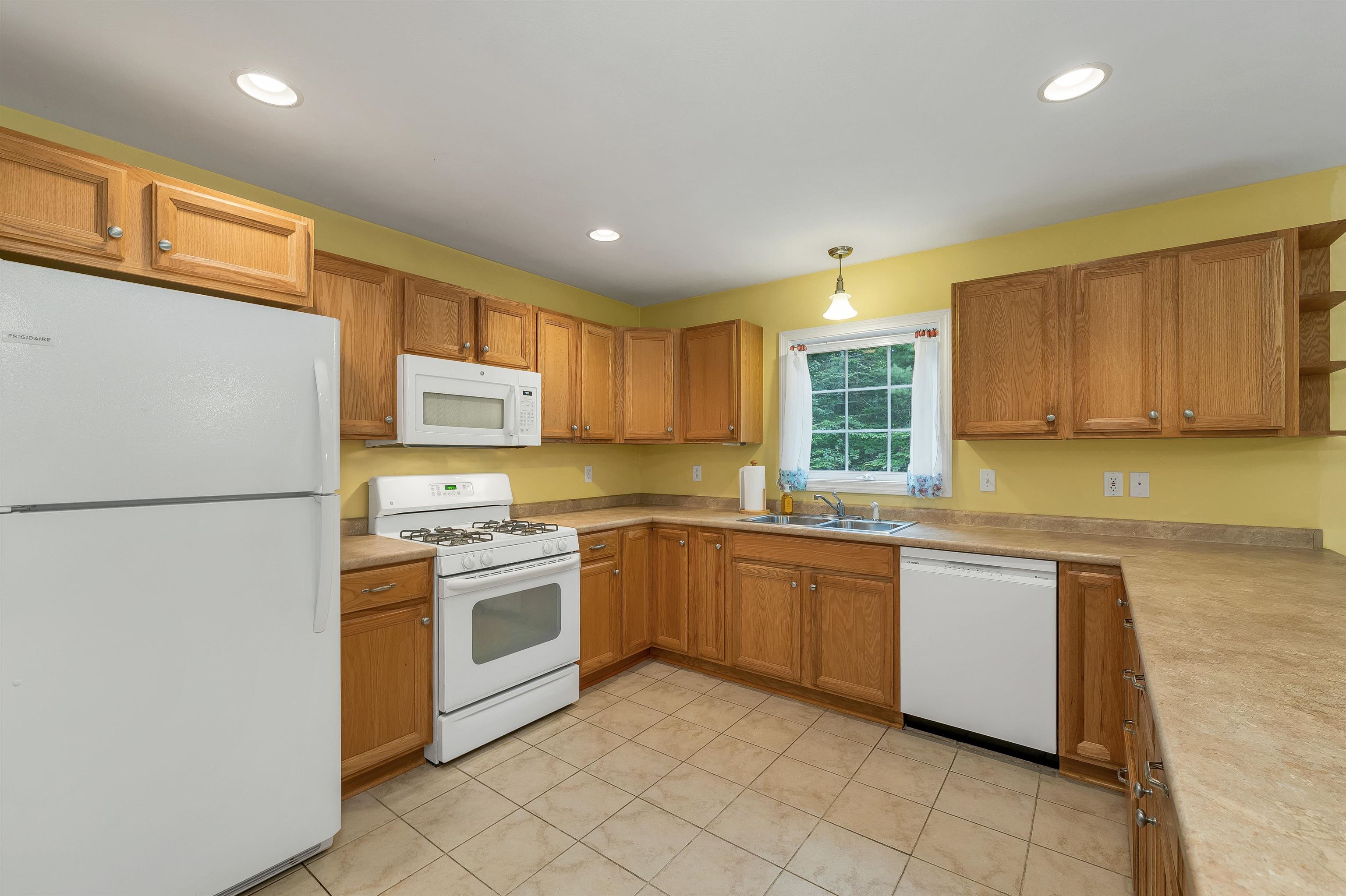 13 Blueberry Rd, Ossipee, NH 03814