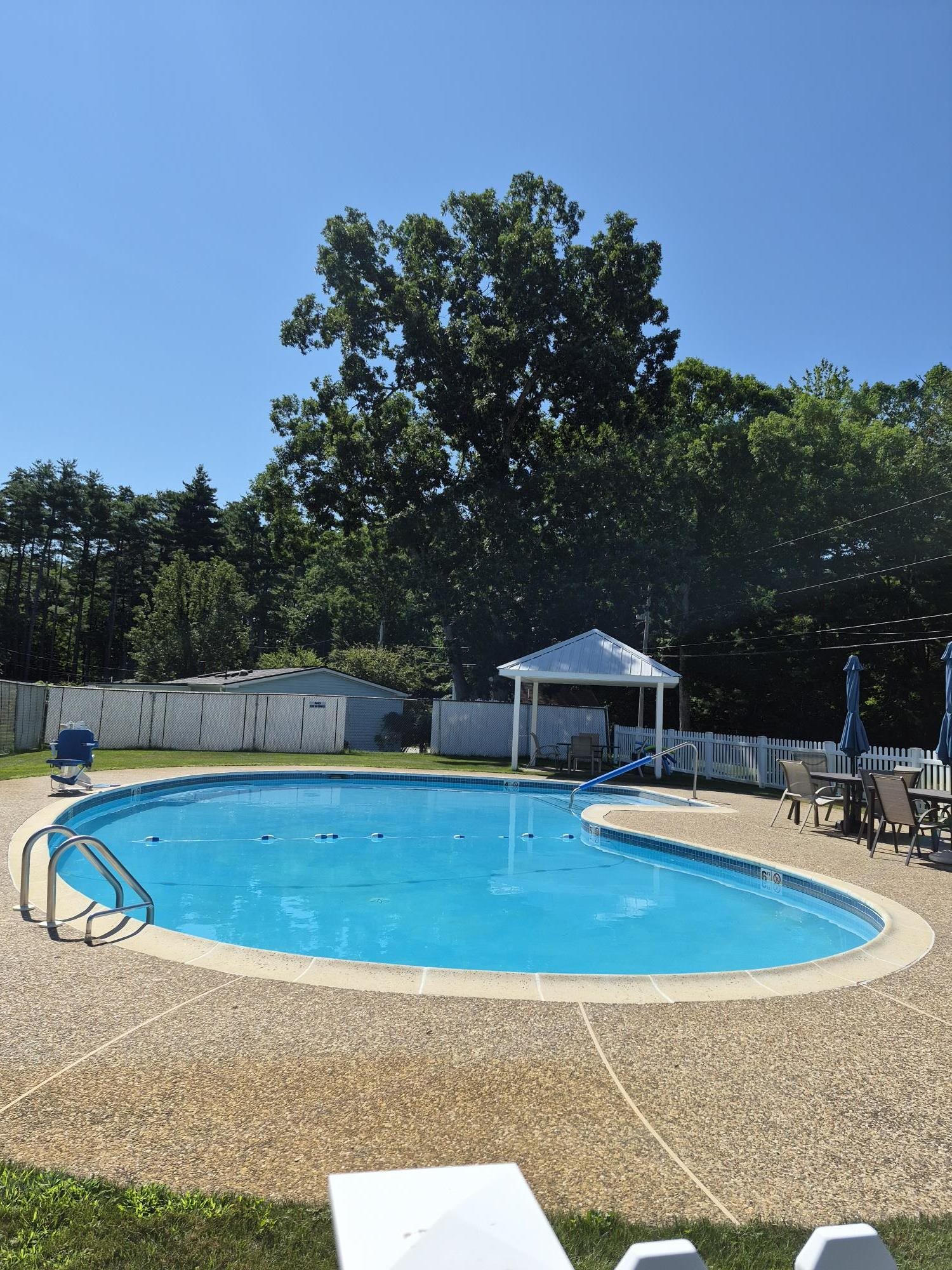 9 Parklane Rd, Hampstead, NH 03841