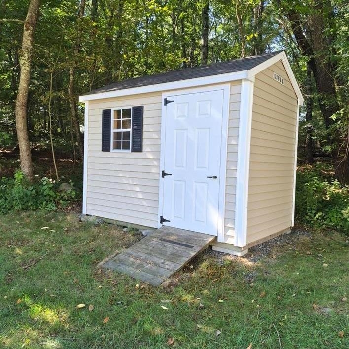 9 Parklane Rd, Hampstead, NH 03841