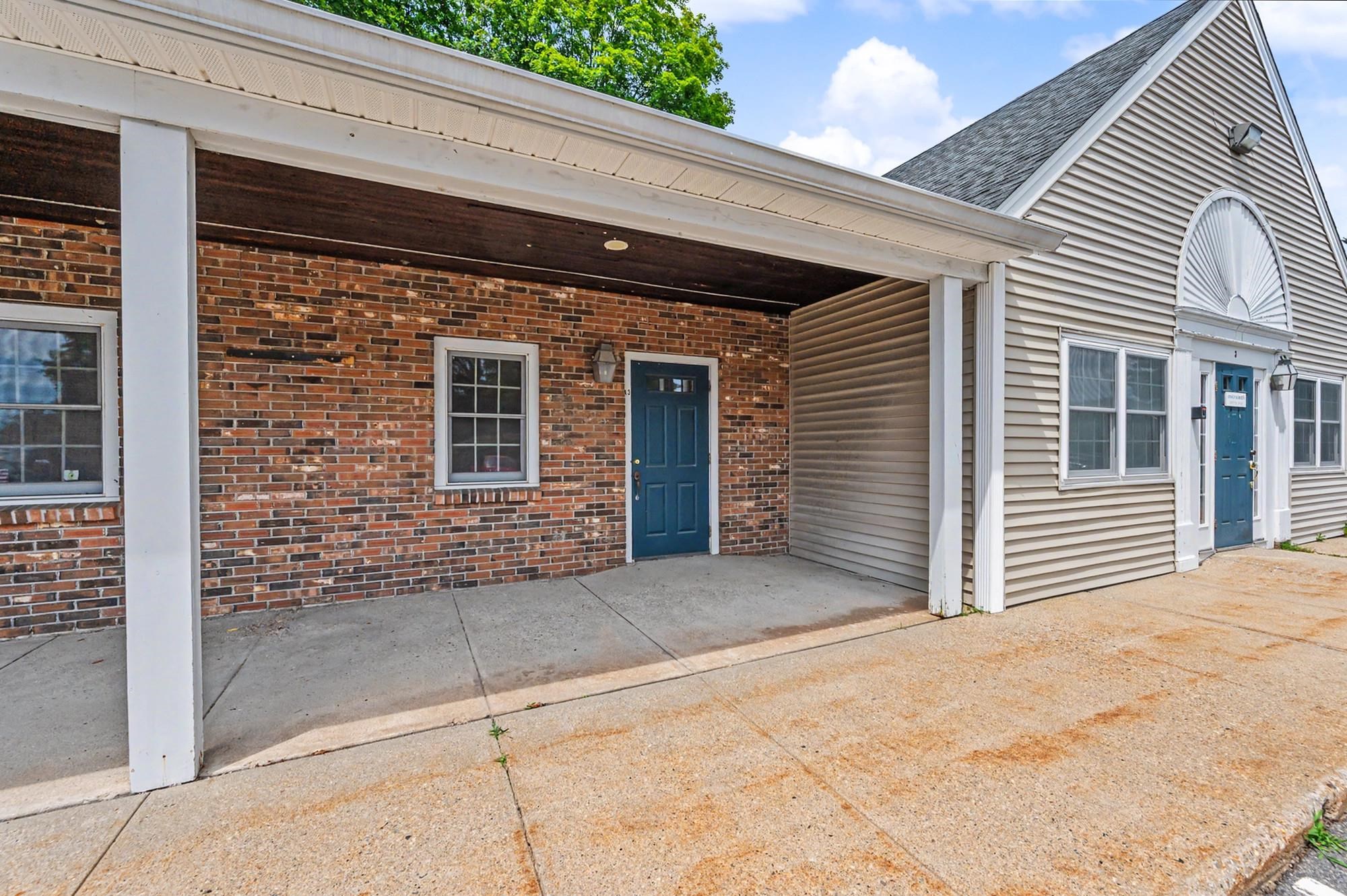 1A Commons Dr #2, Londonderry, NH 03053
