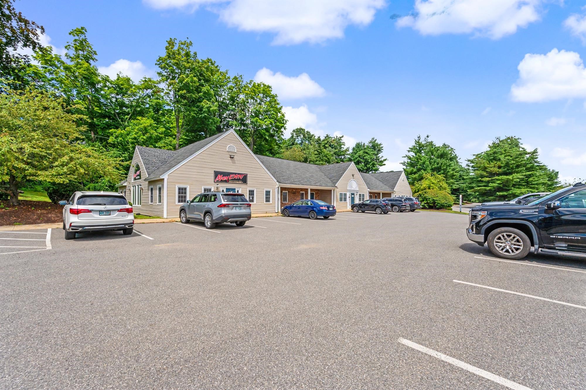 1A Commons Dr #2, Londonderry, NH 03053