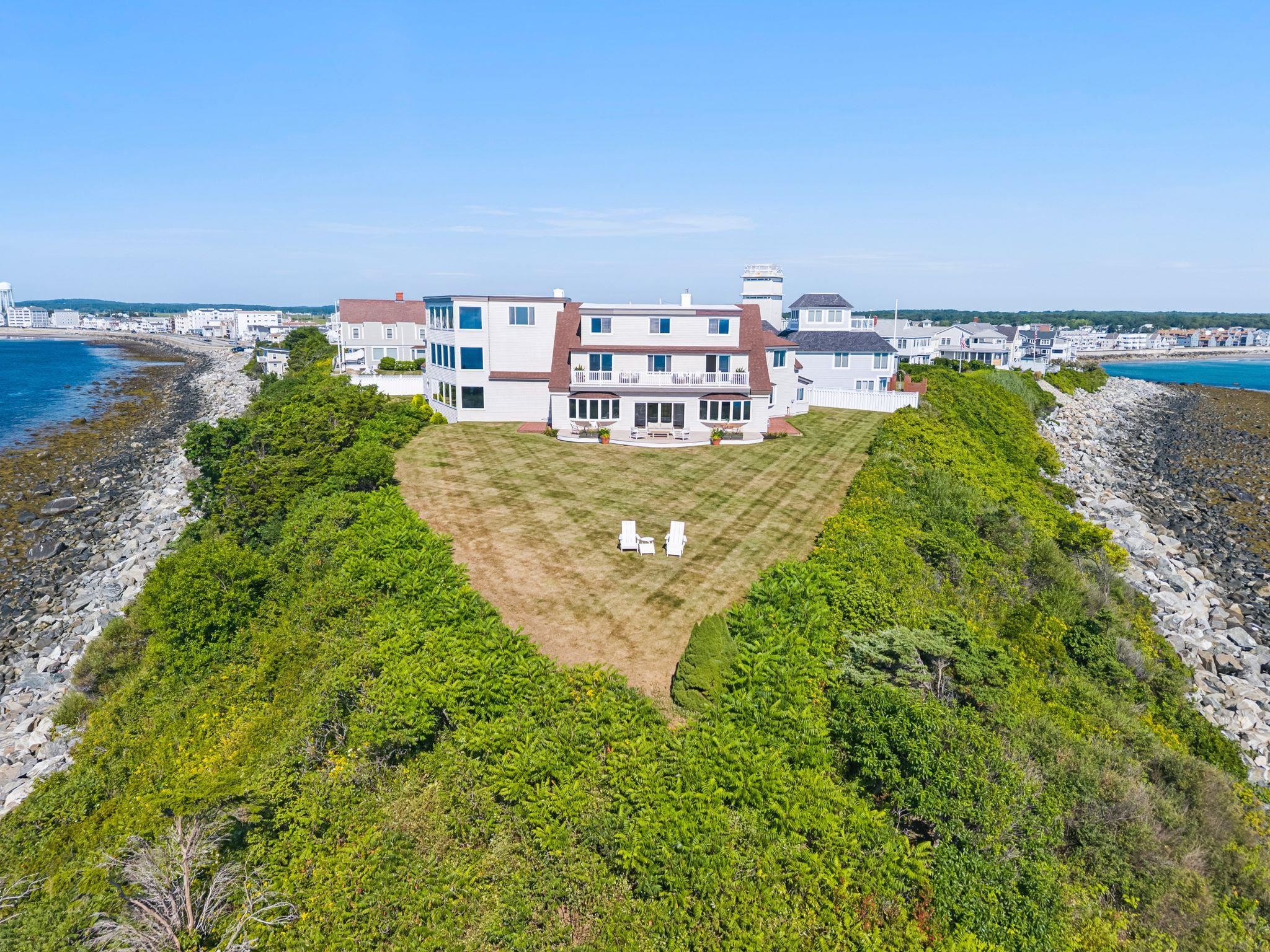 49 Dumas Ave, Hampton, NH 03842