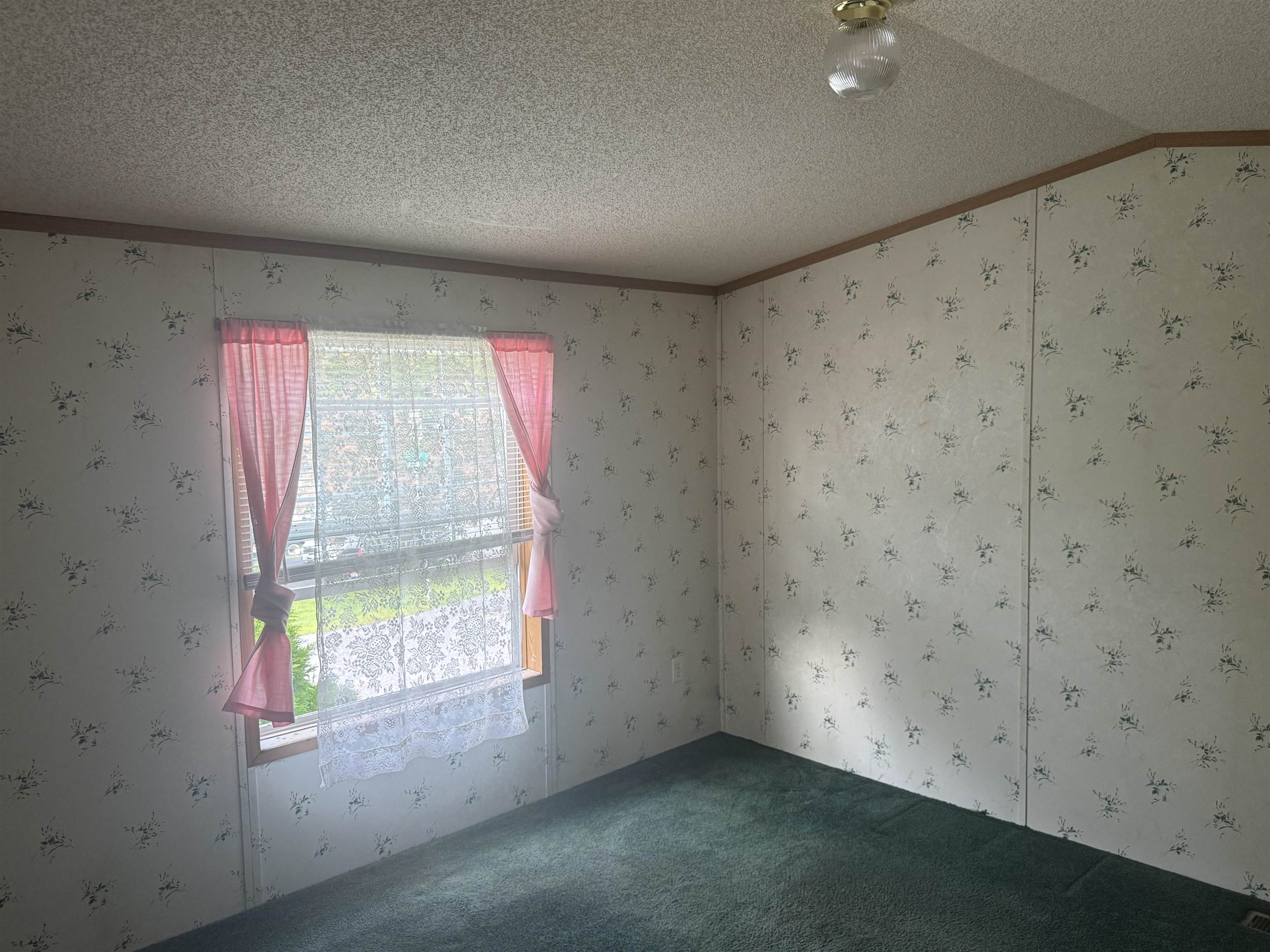 37 Hillside Dr, Charlestown, NH 03603