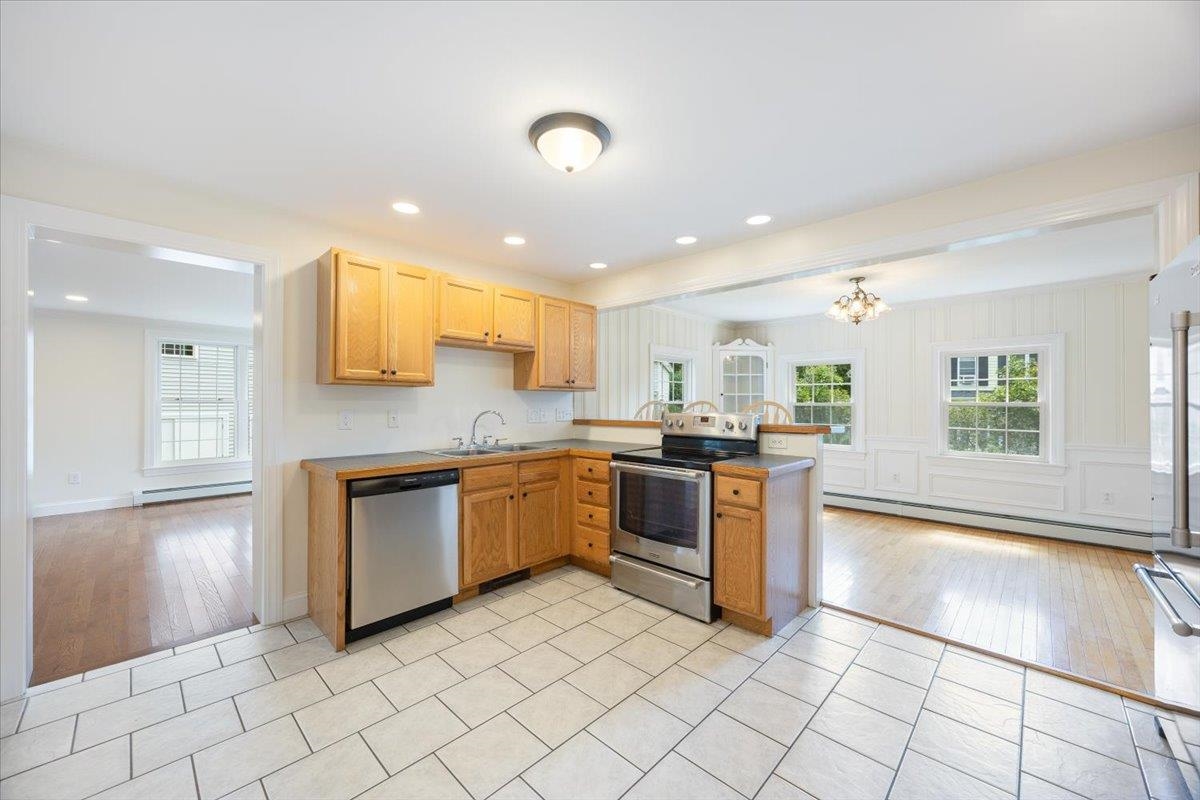 10 Cottage St, Exeter, NH 03833