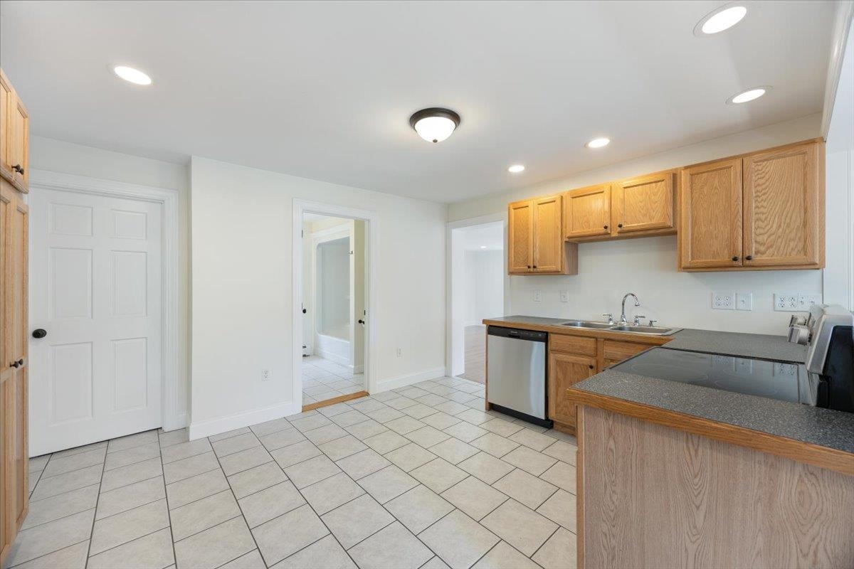 10 Cottage St, Exeter, NH 03833