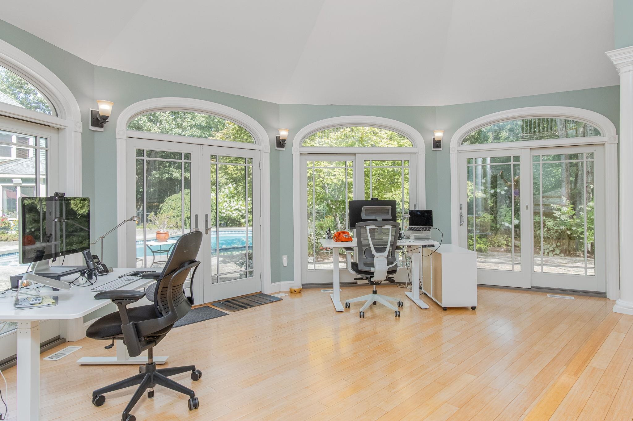 Living Room Pool House 26002549