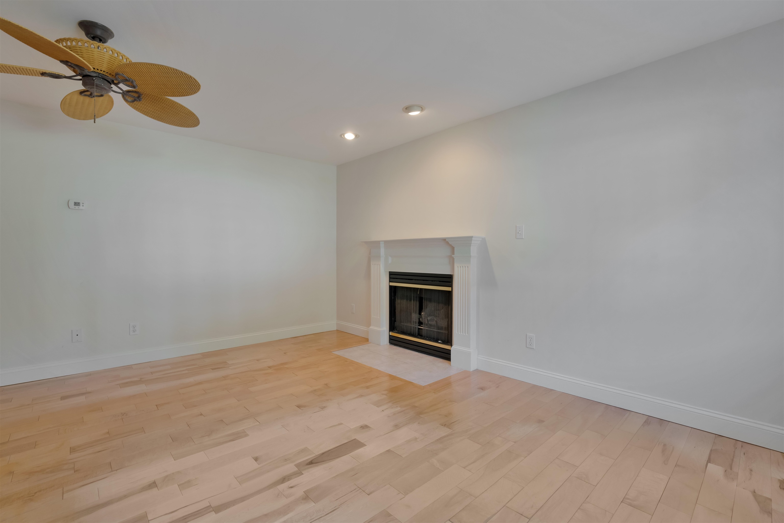 9 Wingate Ln, Dover, NH 03820