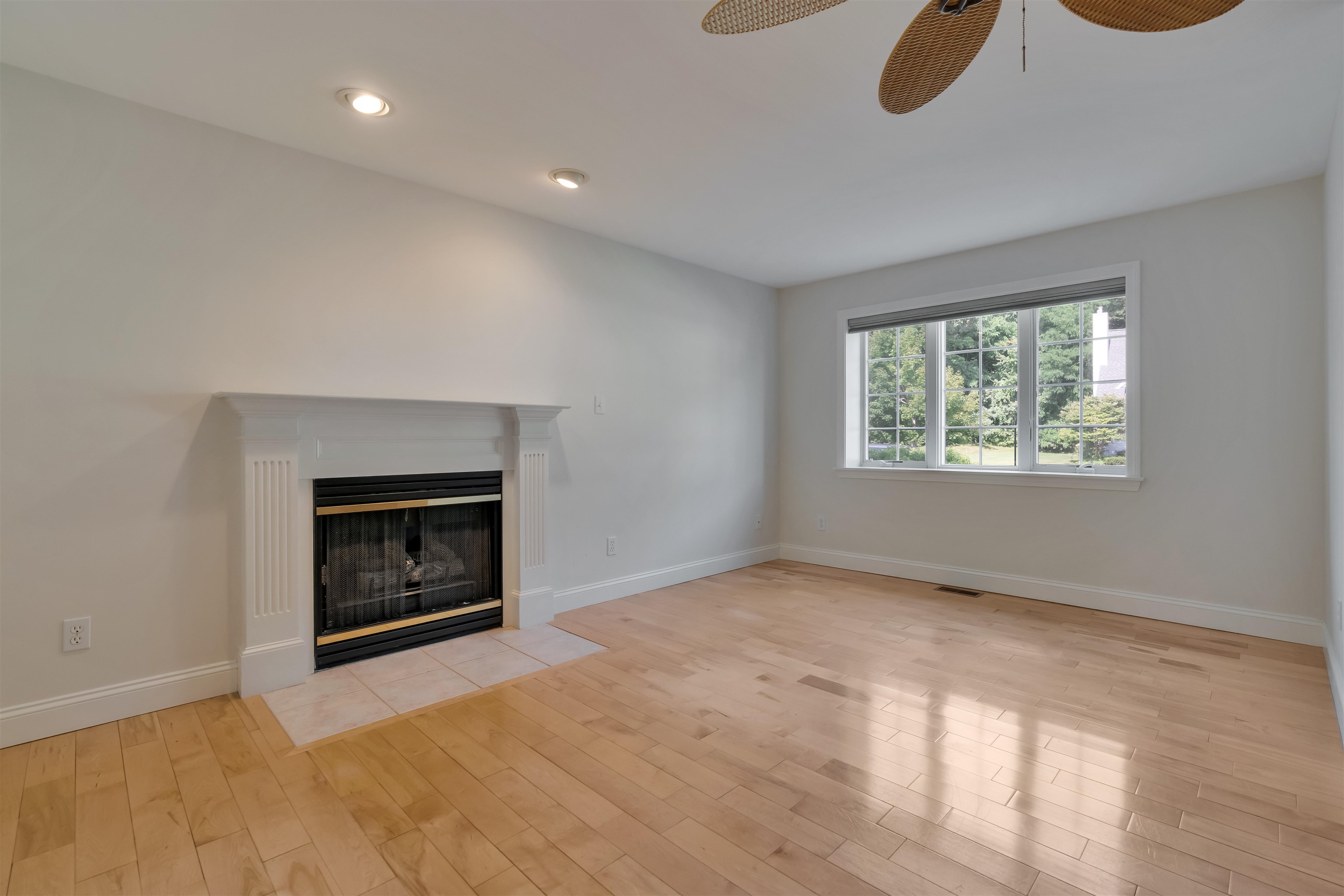 9 Wingate Ln, Dover, NH 03820