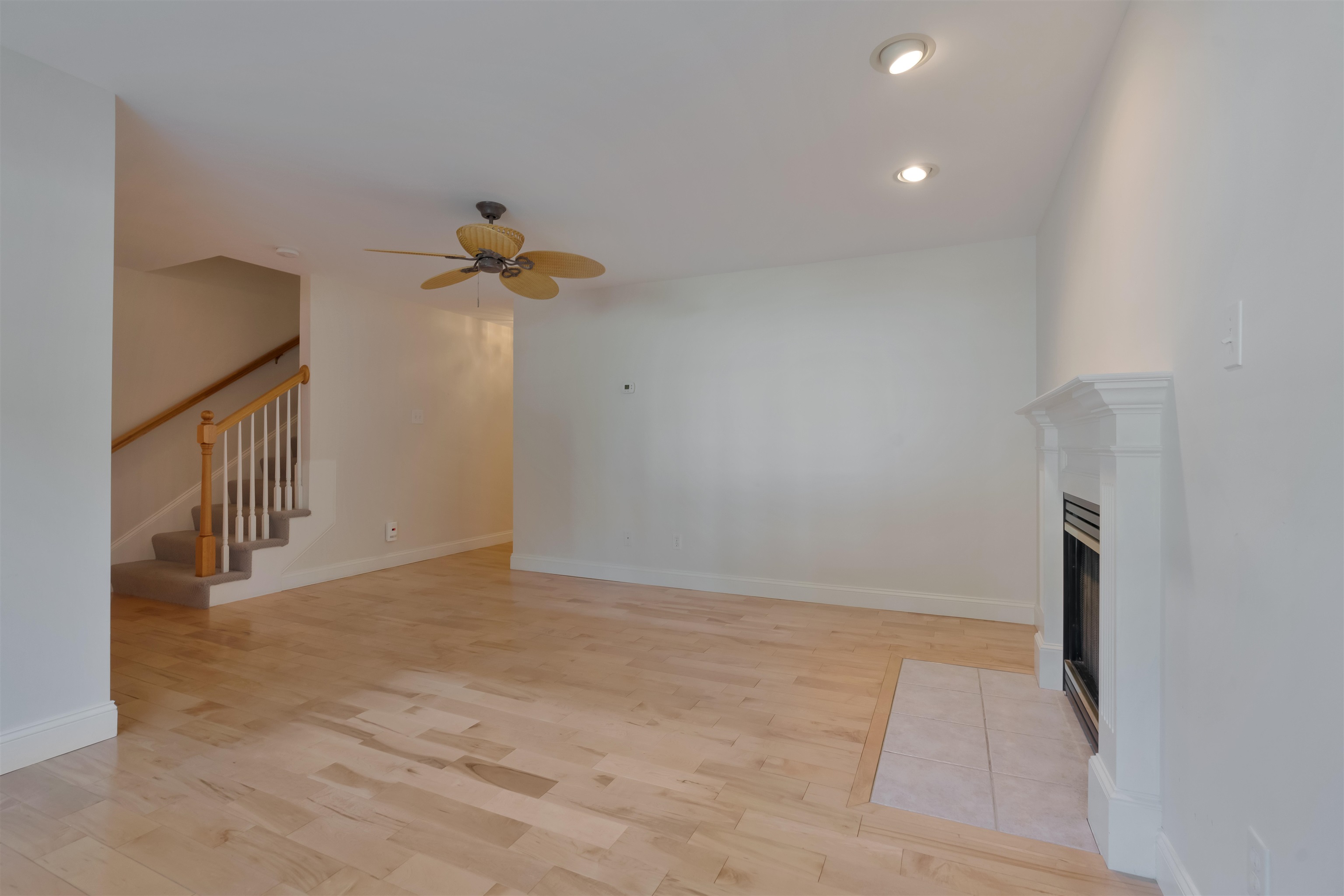 9 Wingate Ln, Dover, NH 03820