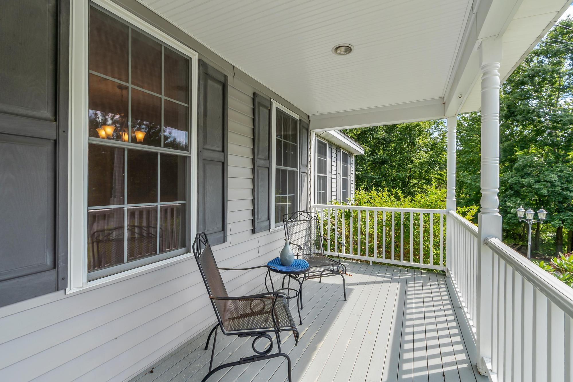 13 Lantern Dr, Sandown, NH 03873