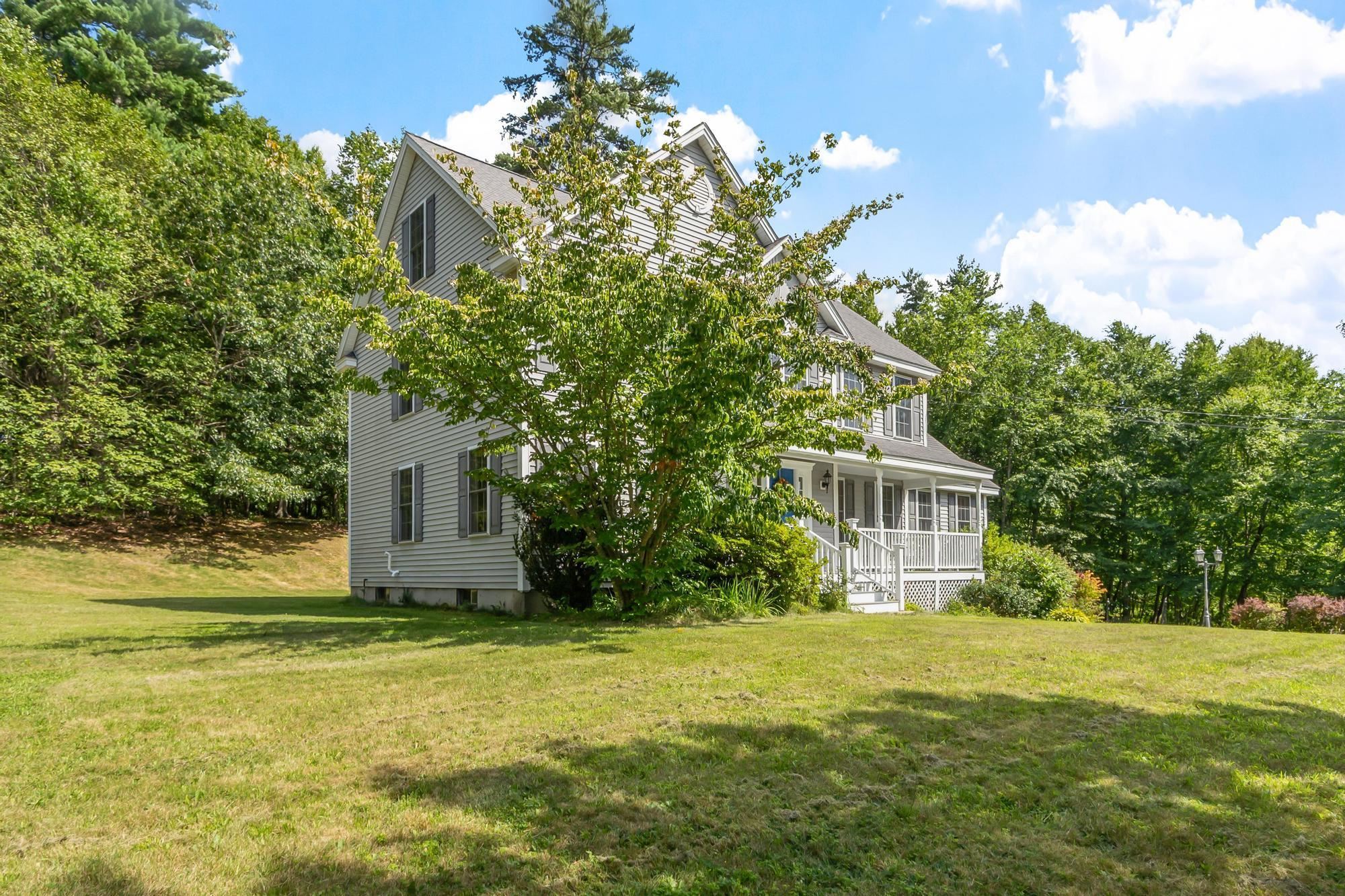 13 Lantern Dr, Sandown, NH 03873