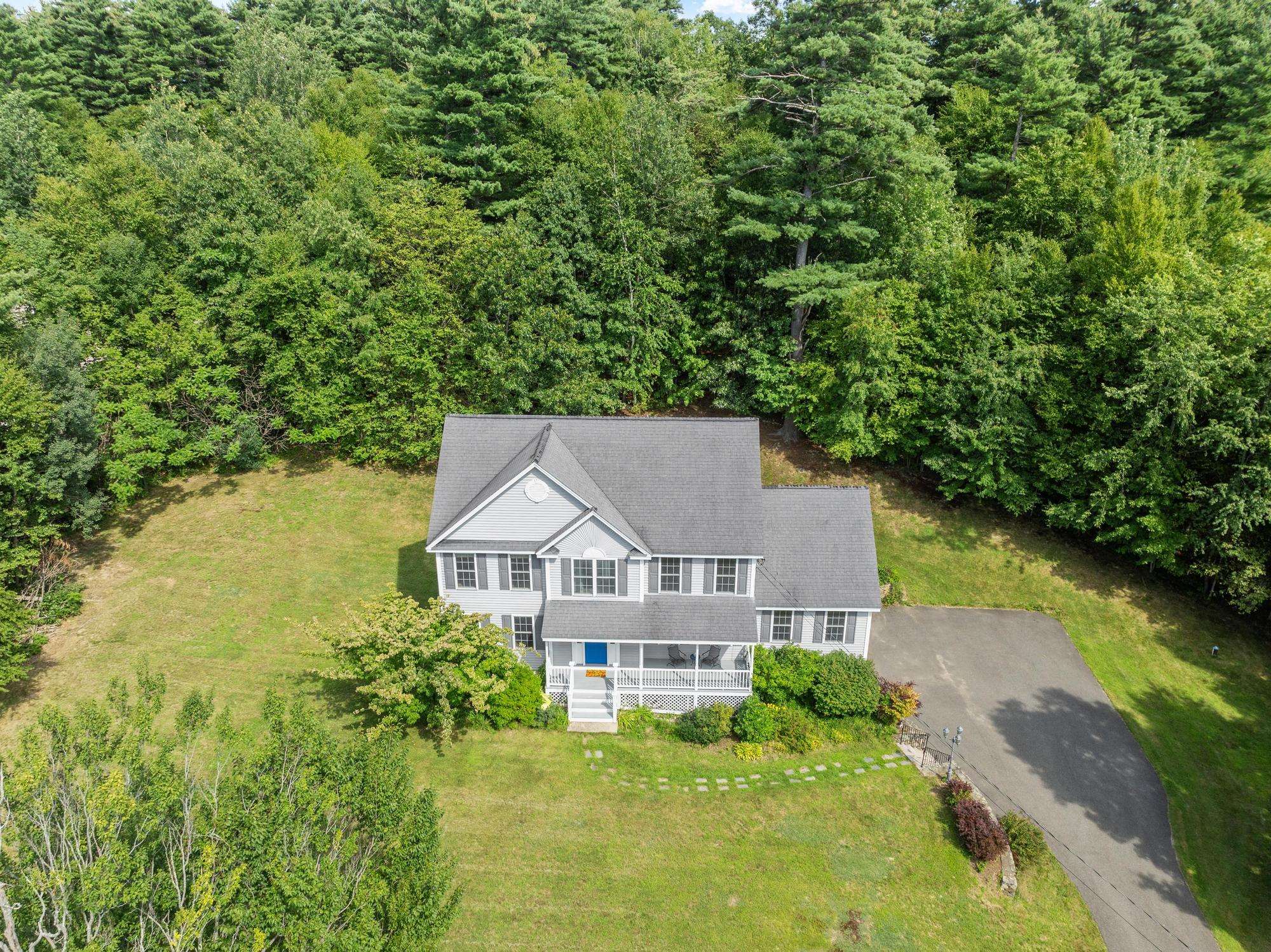 13 Lantern Dr, Sandown, NH 03873