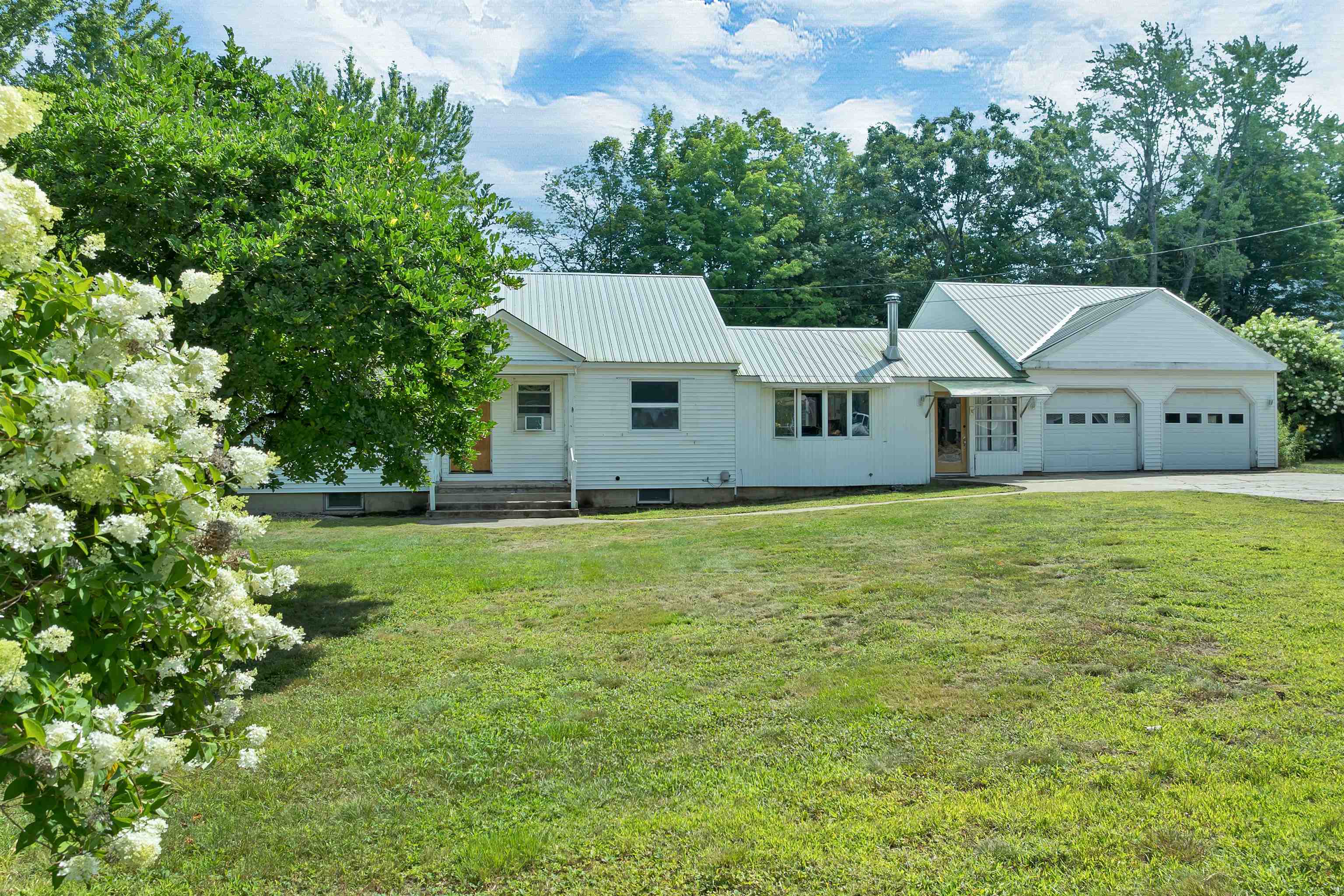 27 Village Ln, Conway, NH 03818