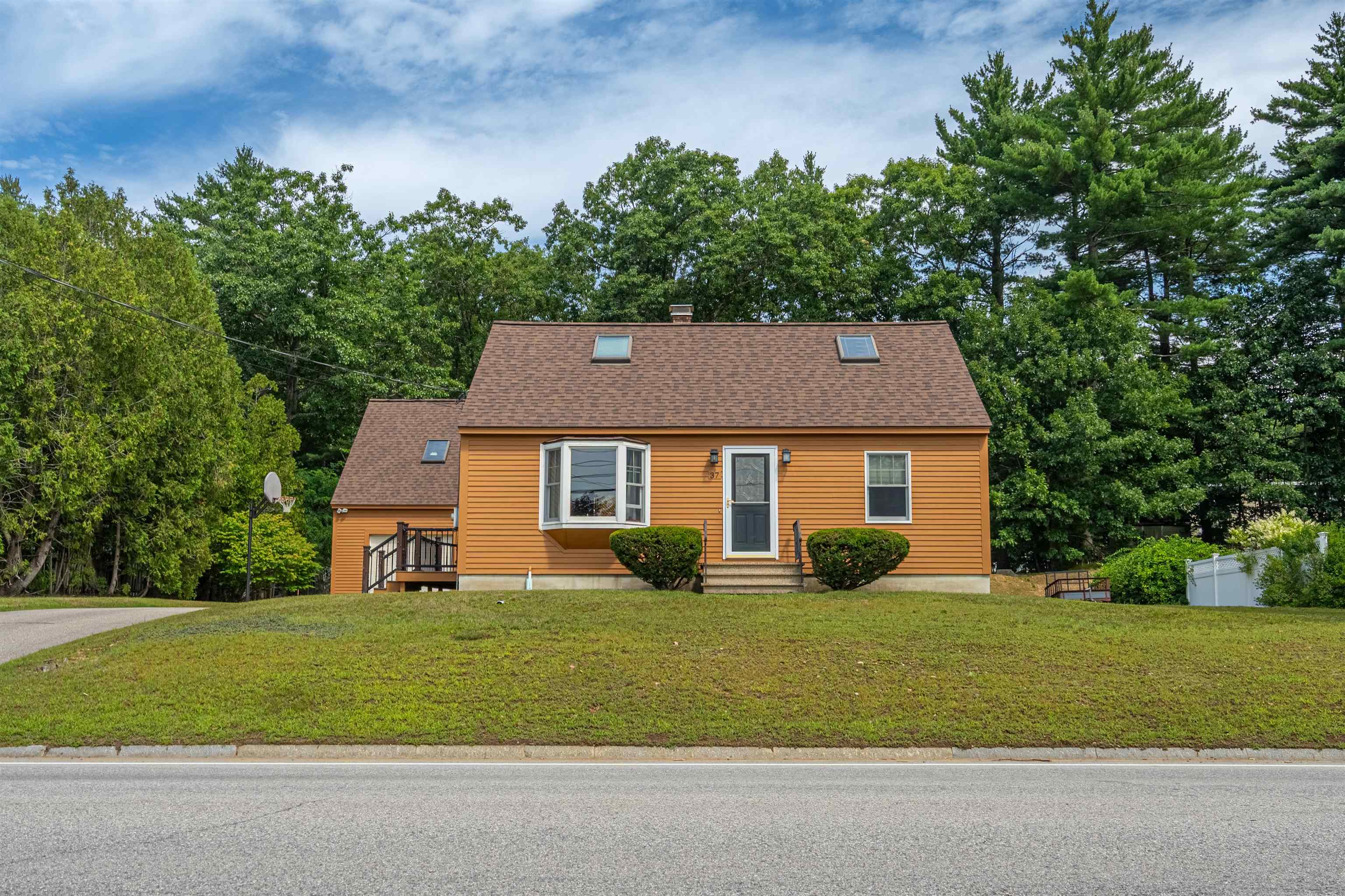 37 Glenwood Ave, Dover, NH 03820