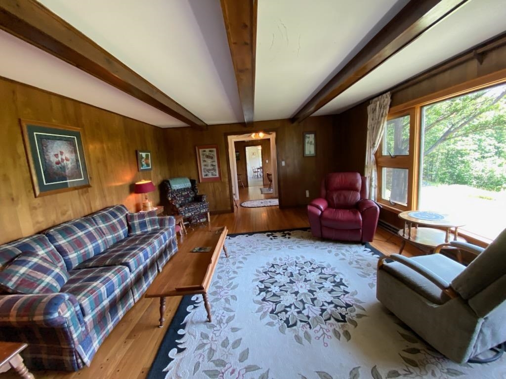 Nice hardwood floors 26001867