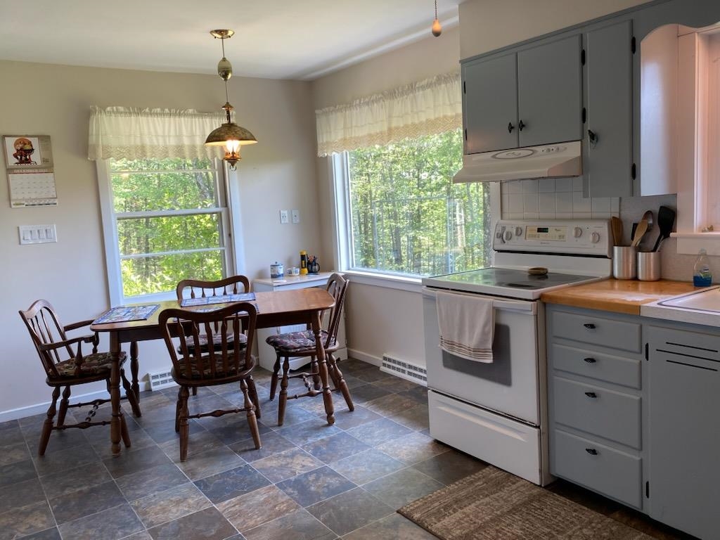 Eat in Kitchen east side 26001912