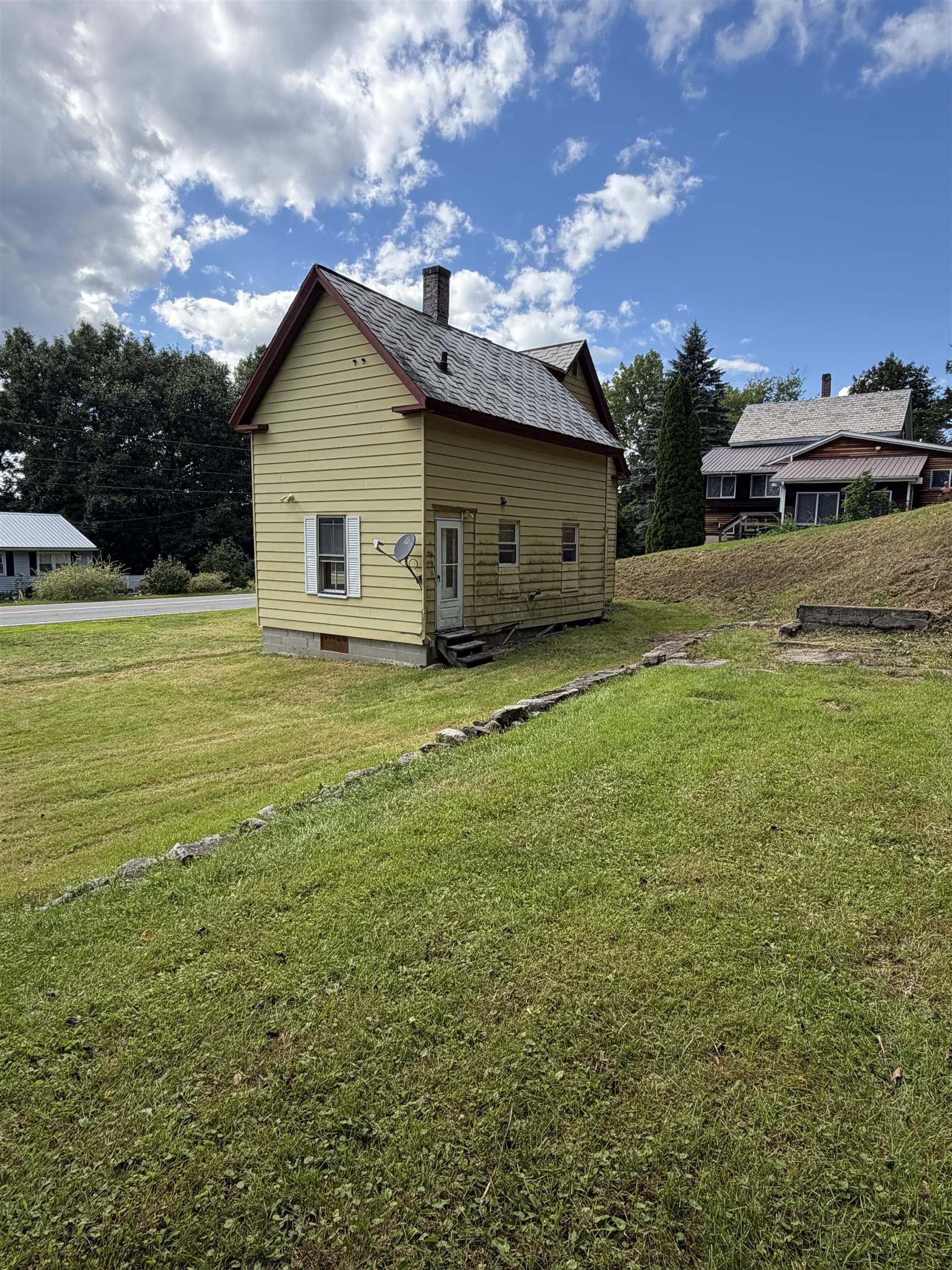 109 Northfield Rd, Hinsdale, NH 03451