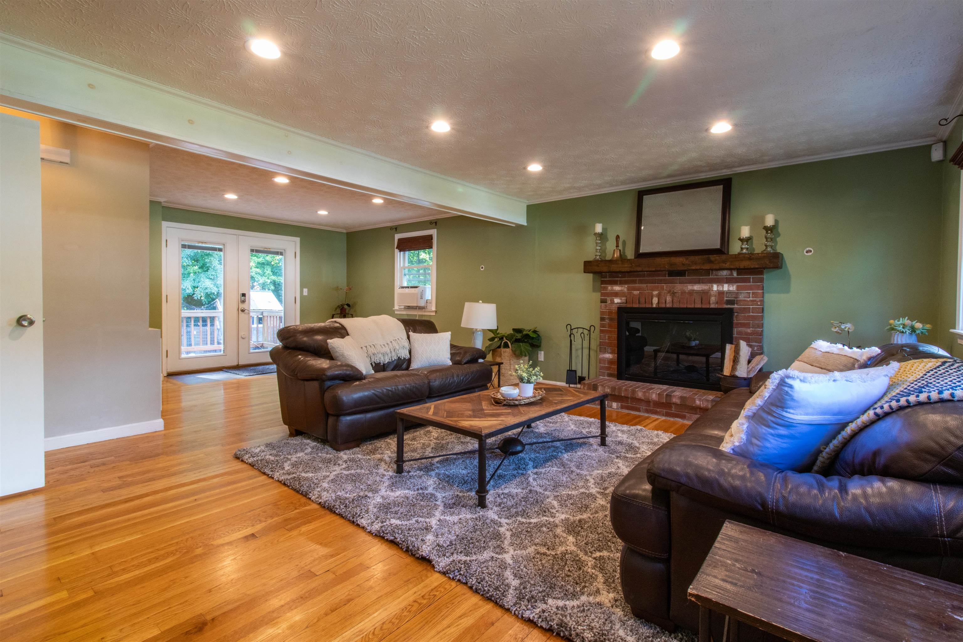 29 Alpine St, Milford, NH 03055