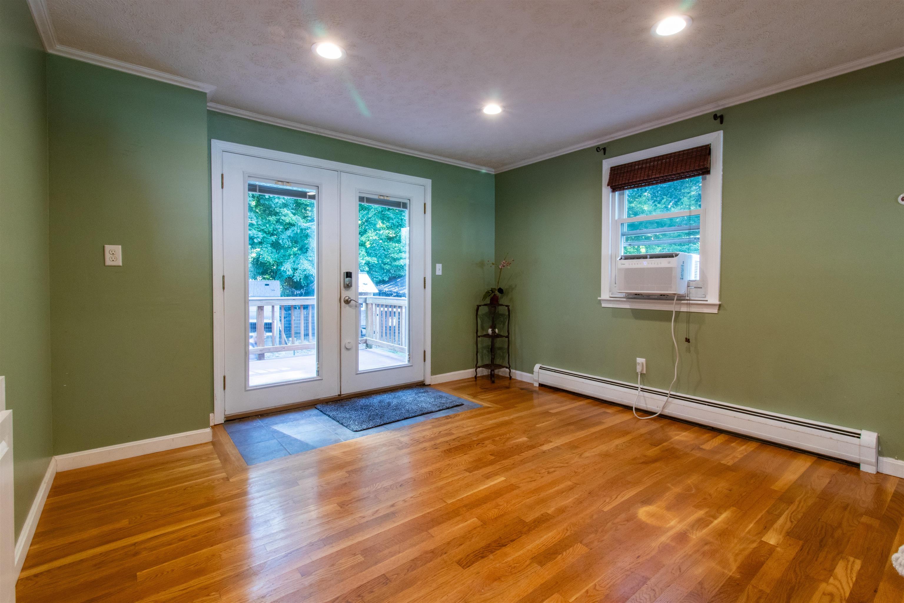 29 Alpine St, Milford, NH 03055