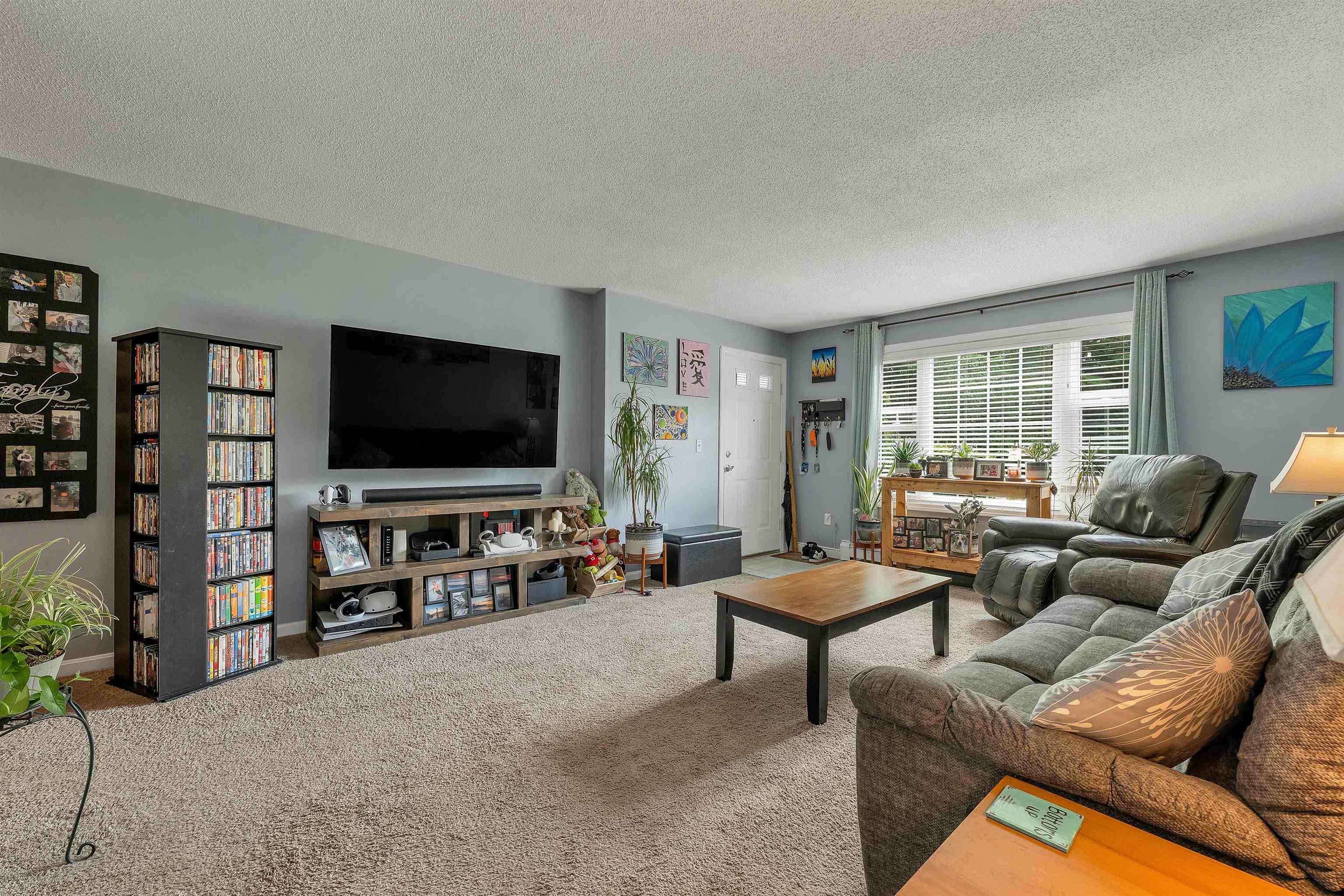 616 Springbrook Cir, Portsmouth, NH 03801