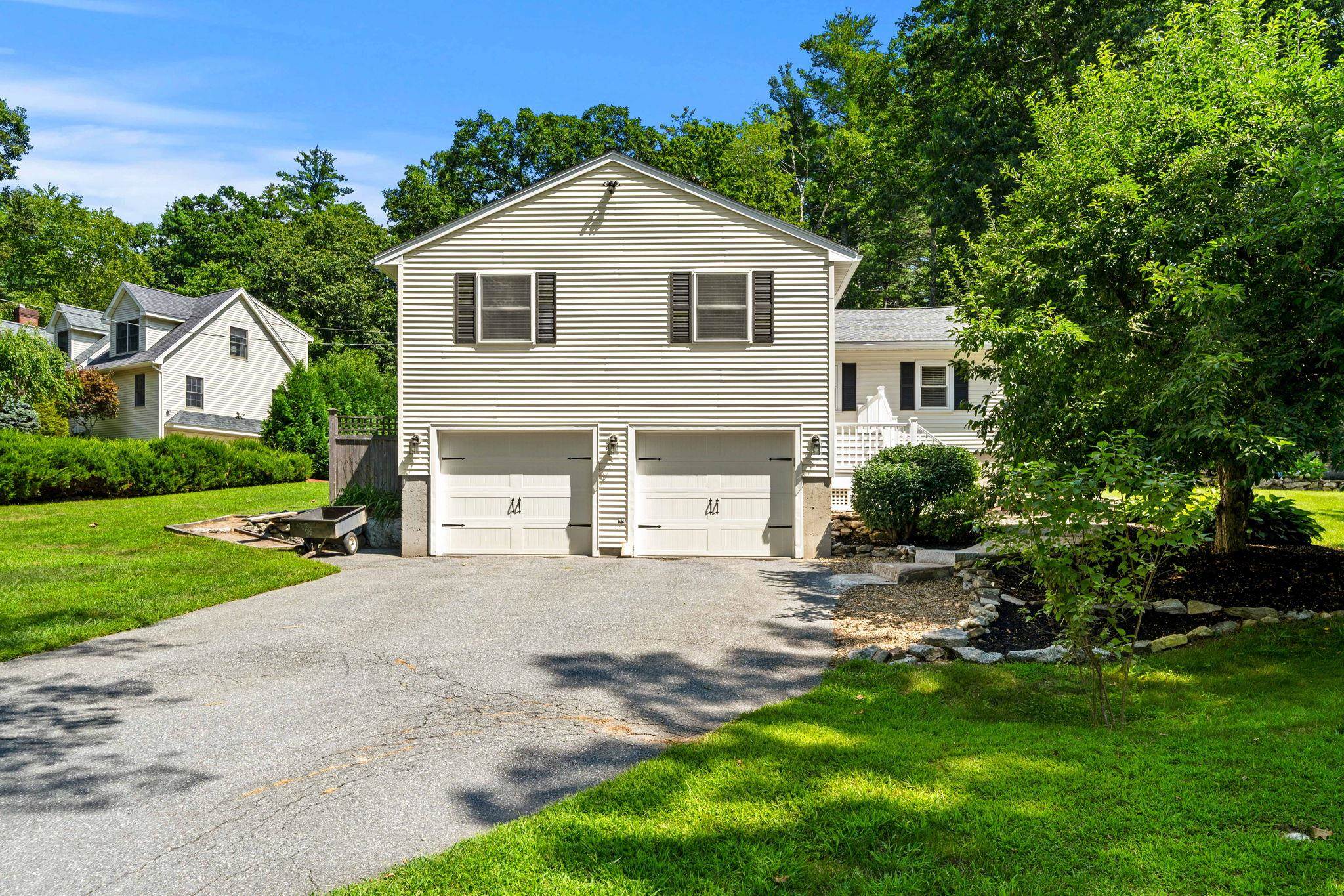 24 Ministerial Rd, Windham, NH 03087