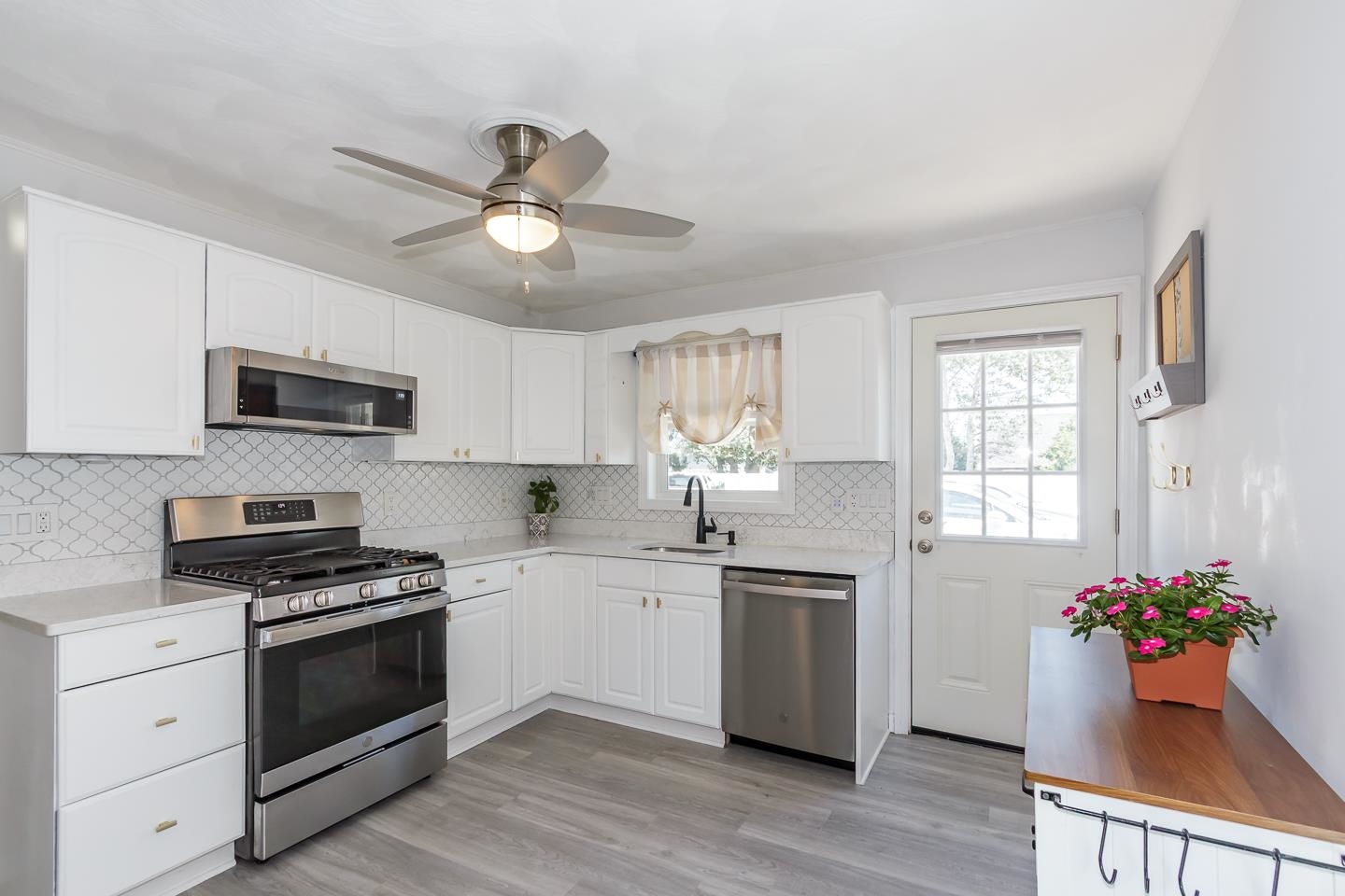 212 Ocean Blvd, Seabrook, NH 03874