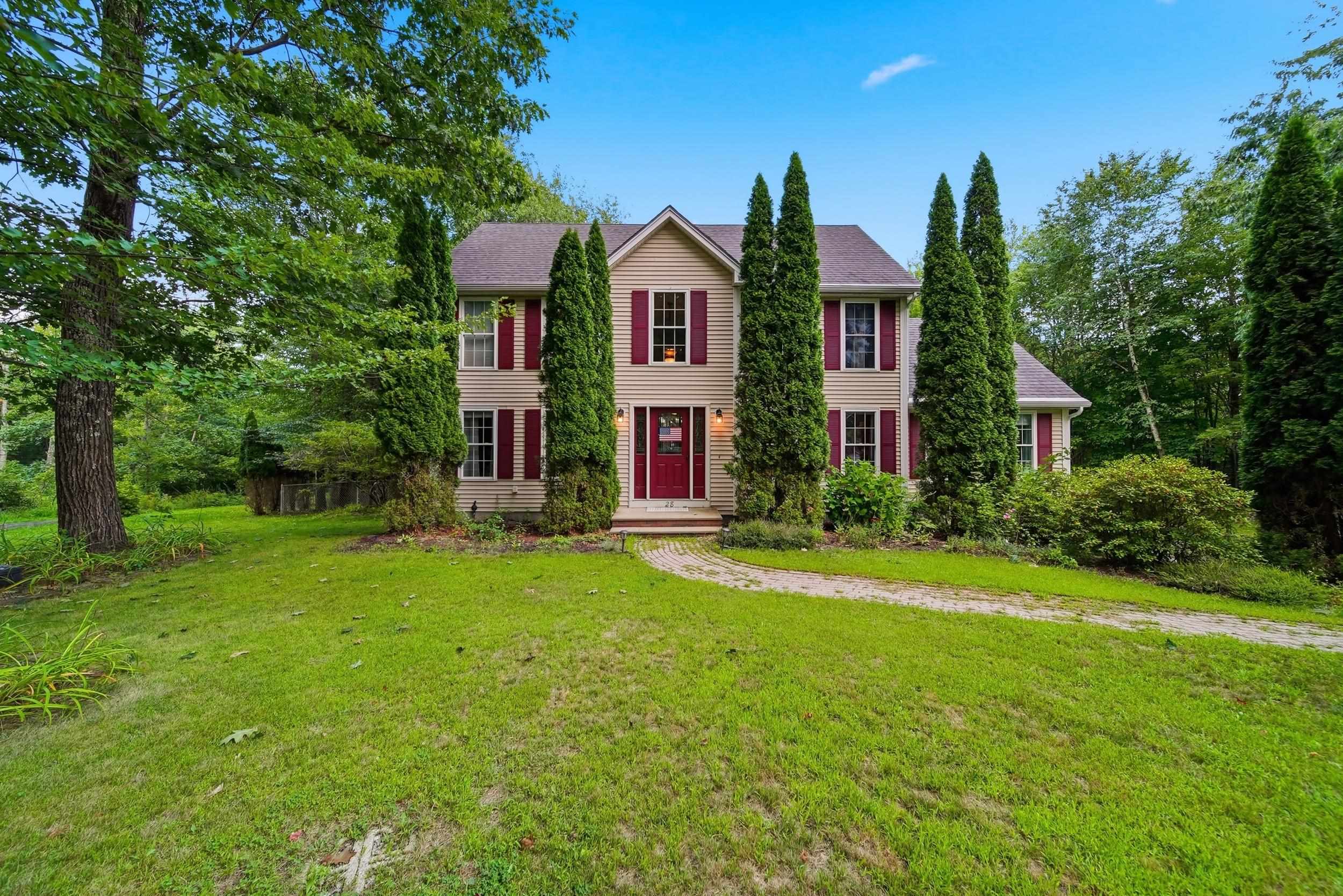 Nicely Lanscaped Front Yard