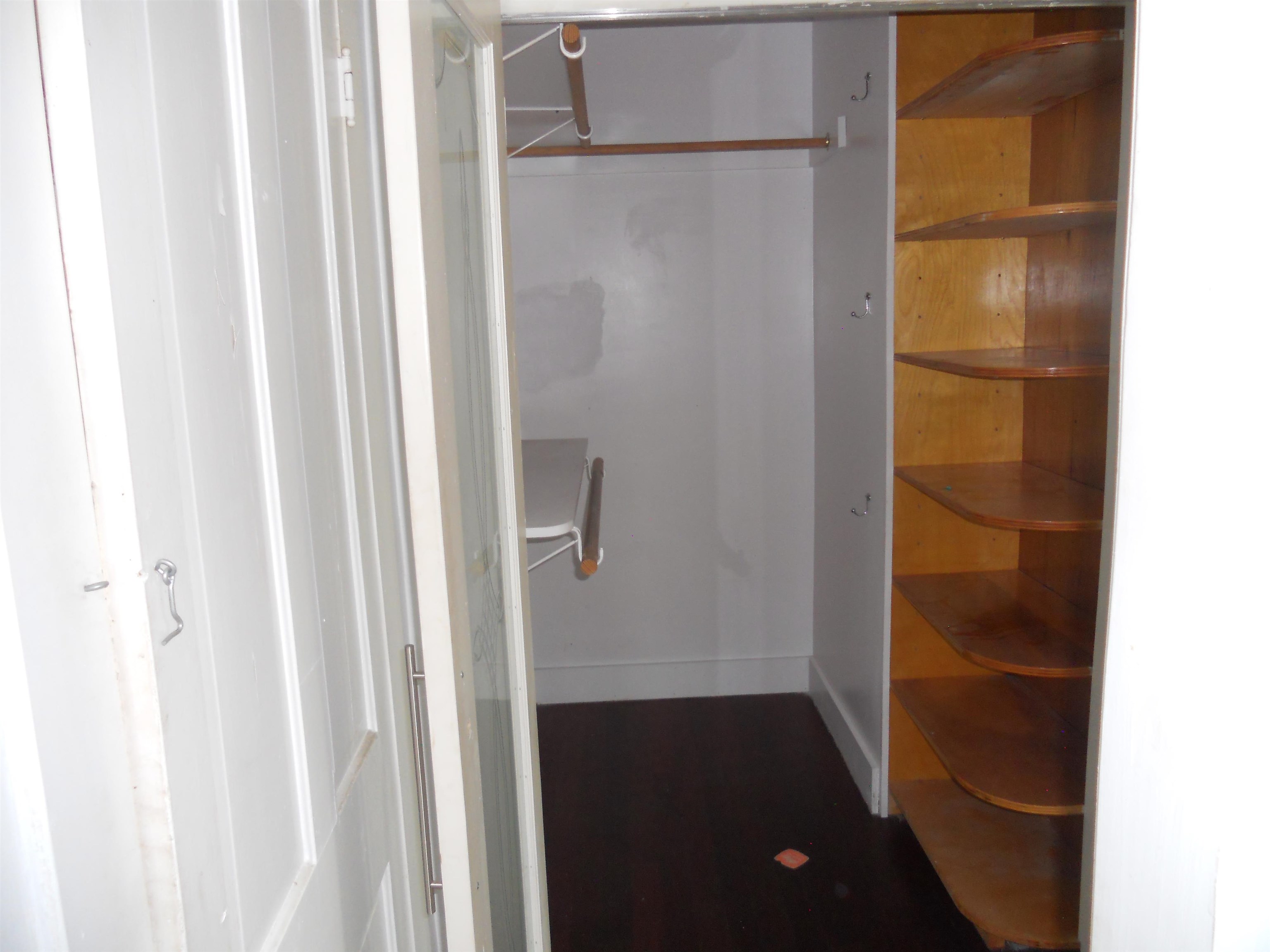 Walk In Closet 26012054