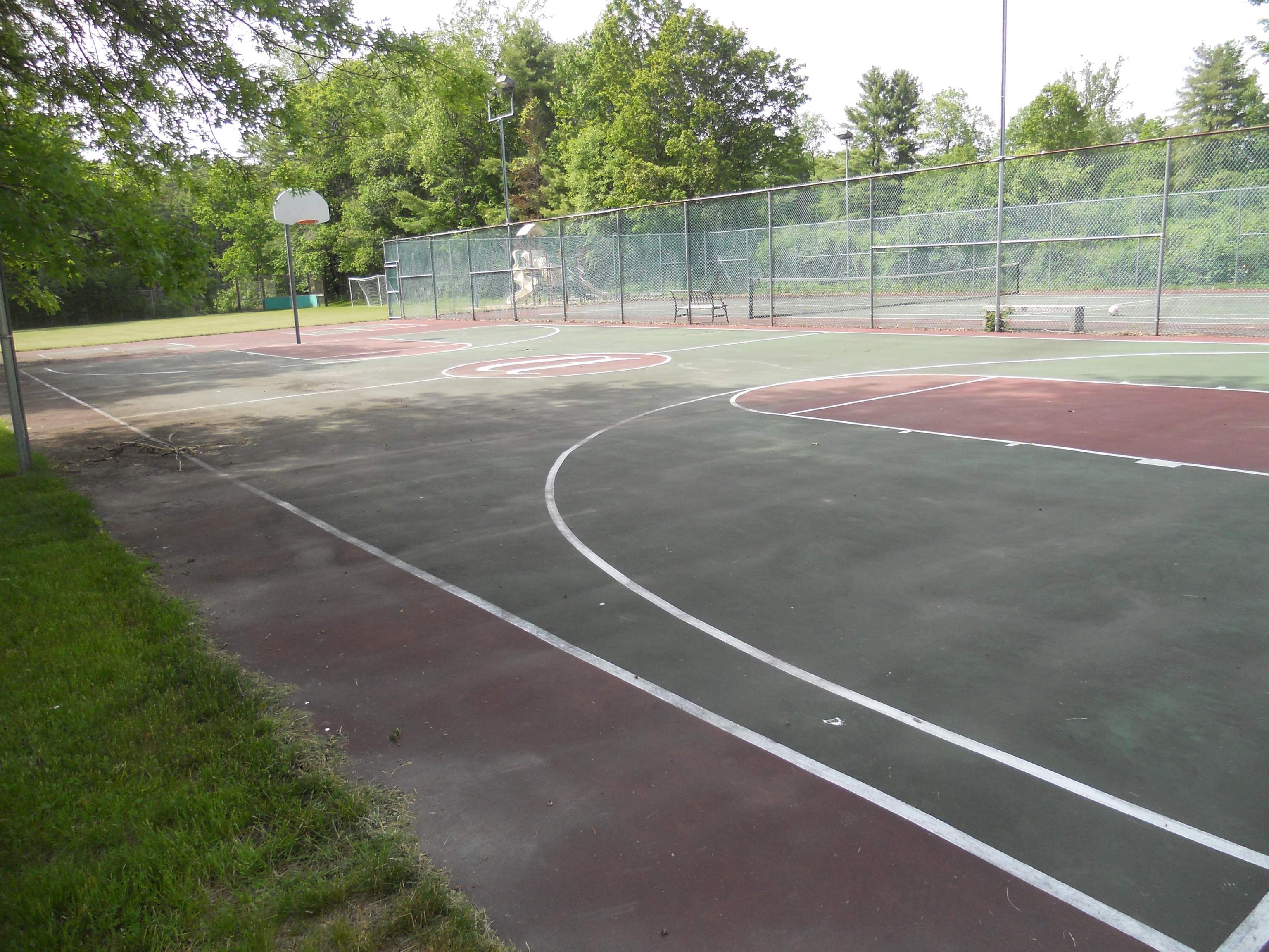 Basketball Court 26011933