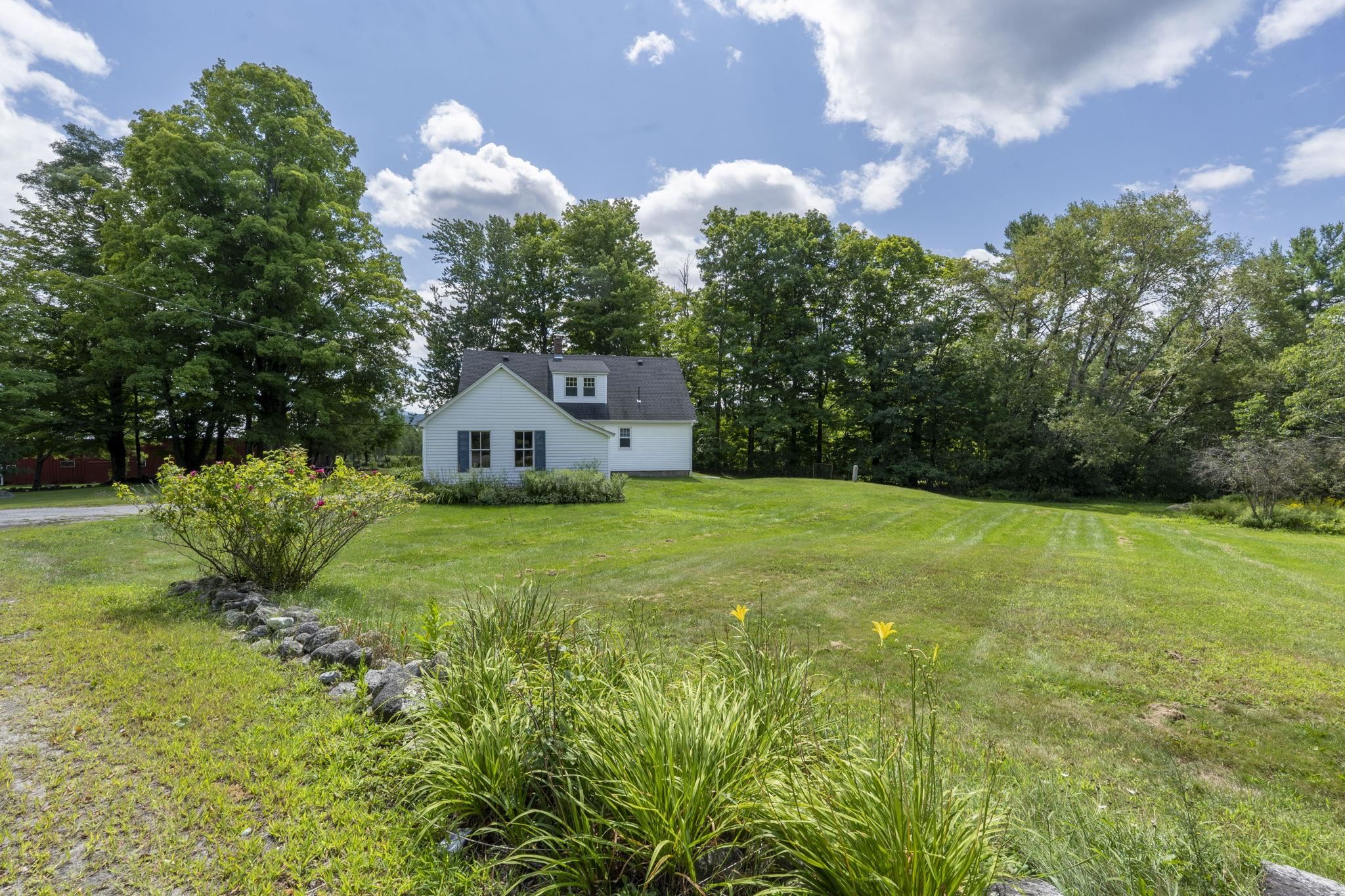 Extended side view of house 26017553
