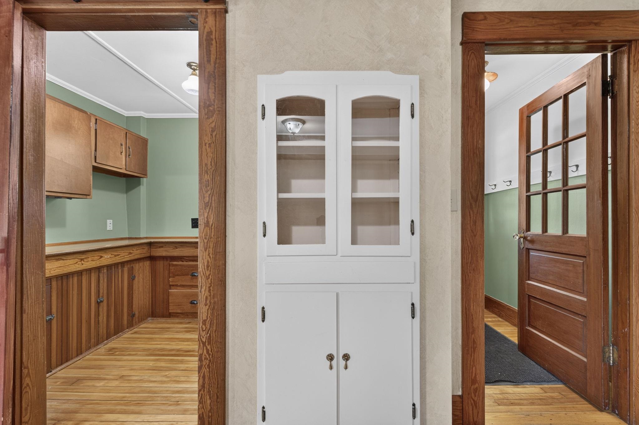 Built in cabinet in living room 26017599