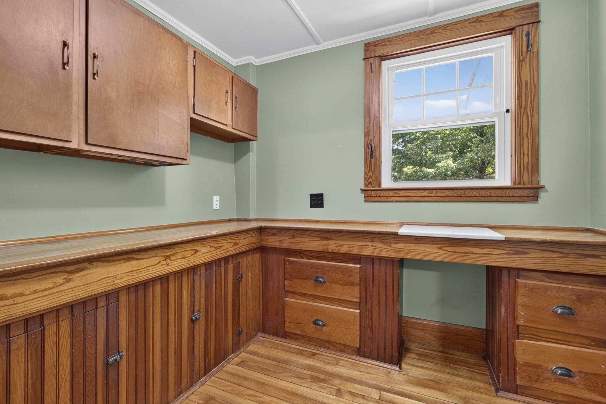 Pantry with lots of storage space 26017592