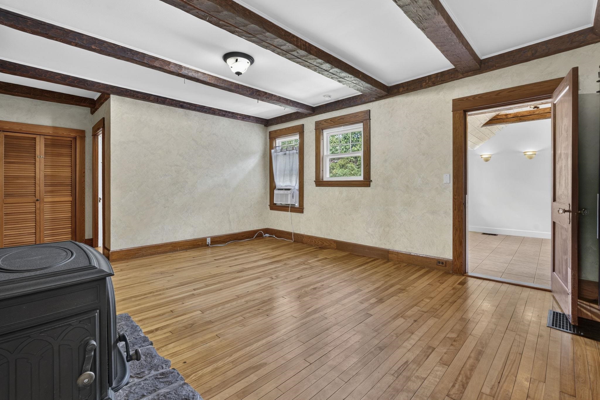 Living room with hardwood flooring 26017594
