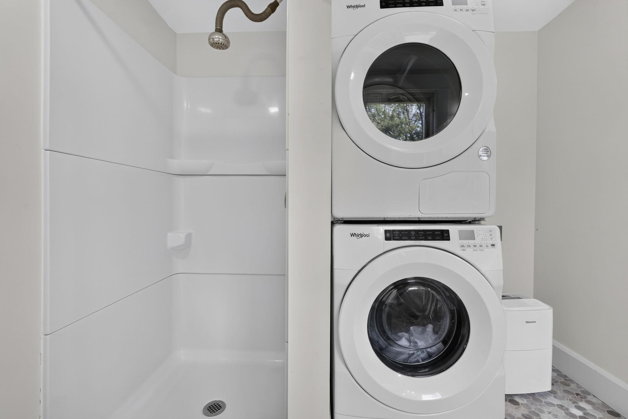 Stackable washer & dryer - in primary en suite 26017581