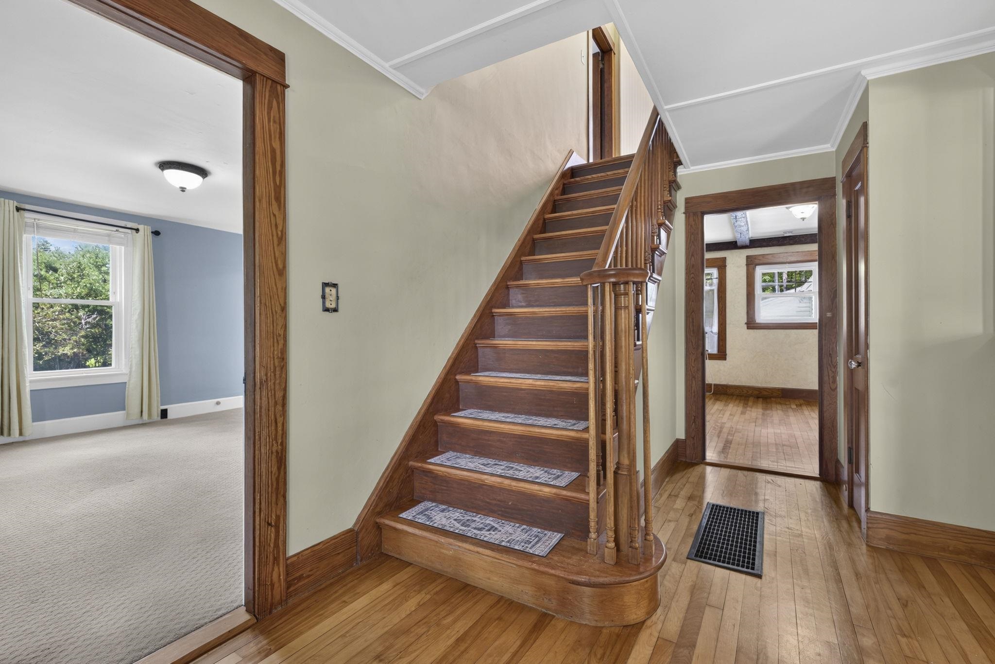 Hallway stairs to 2nd floor 26017582