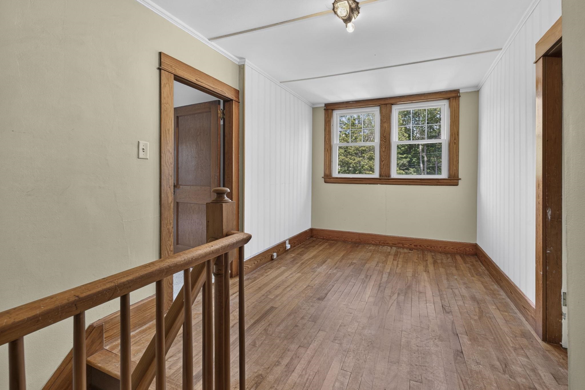 Hallway 2nd floor 26017568