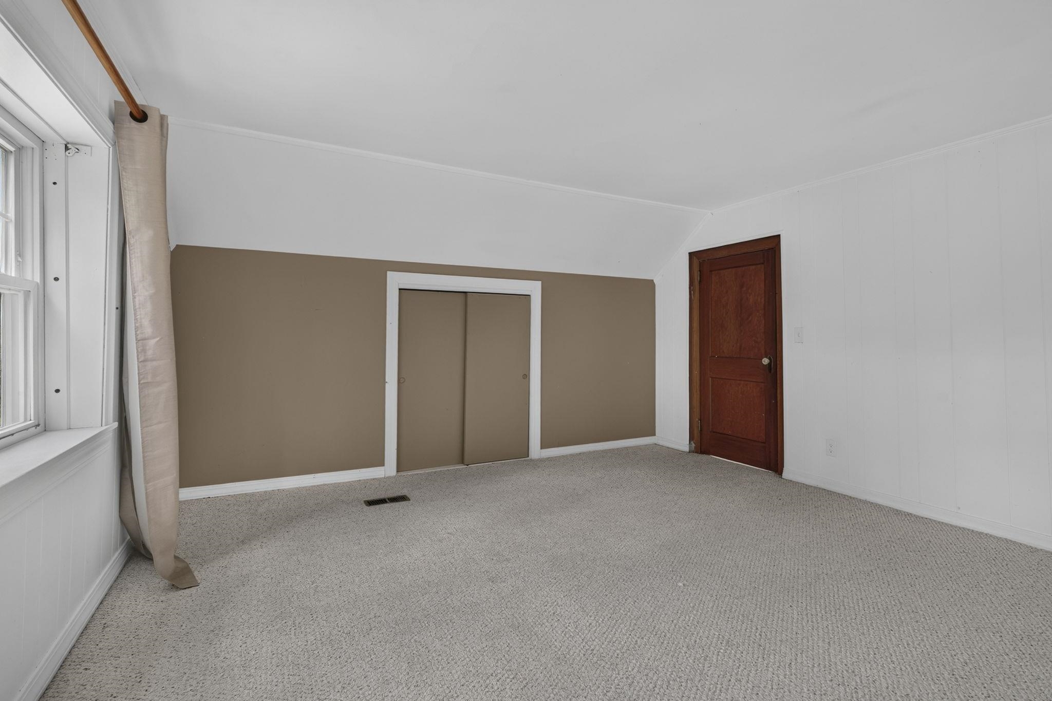 Bedroom 1 2nd floor 26017562