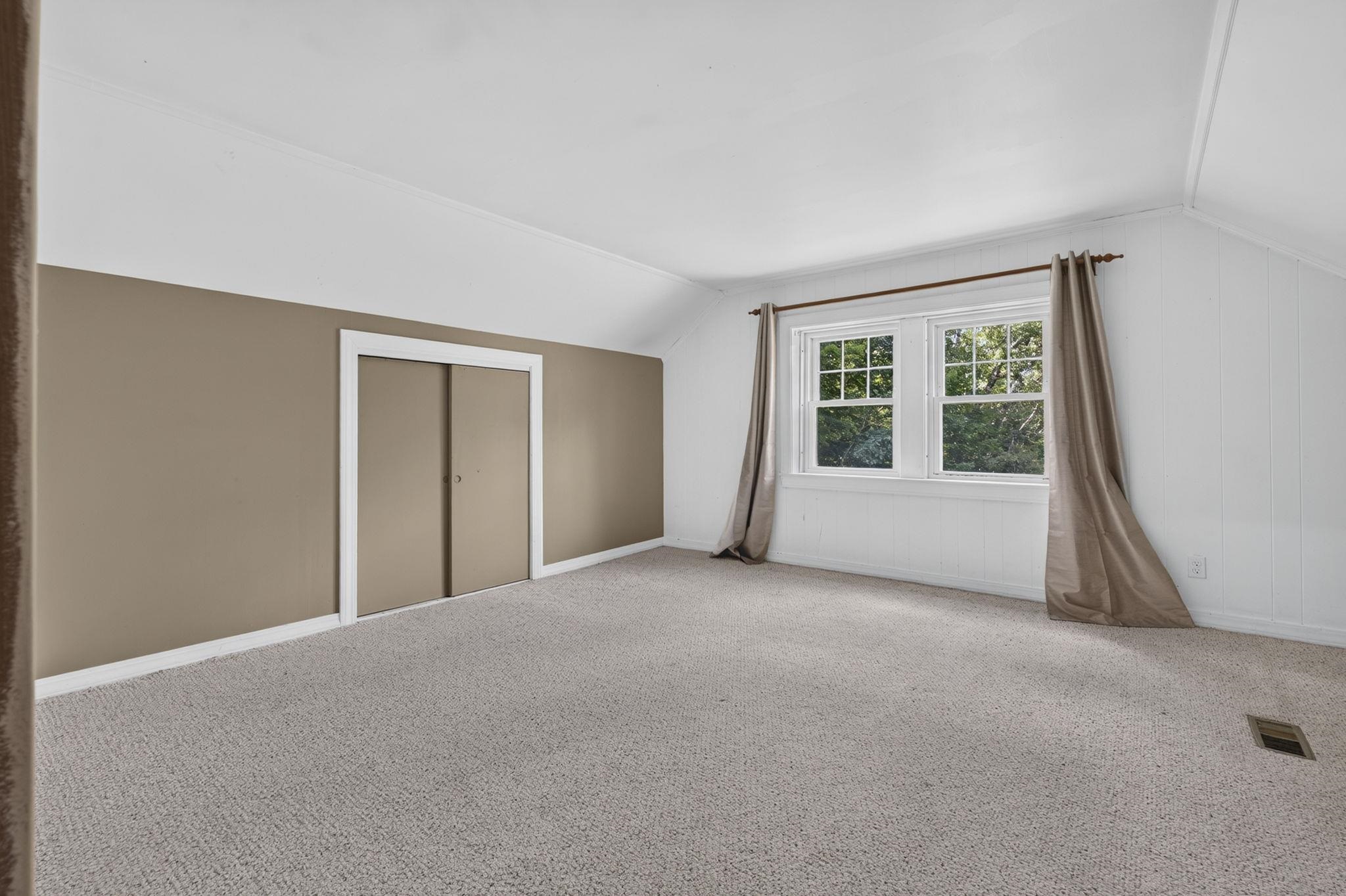 Bedroom 1 2nd floor 26017566