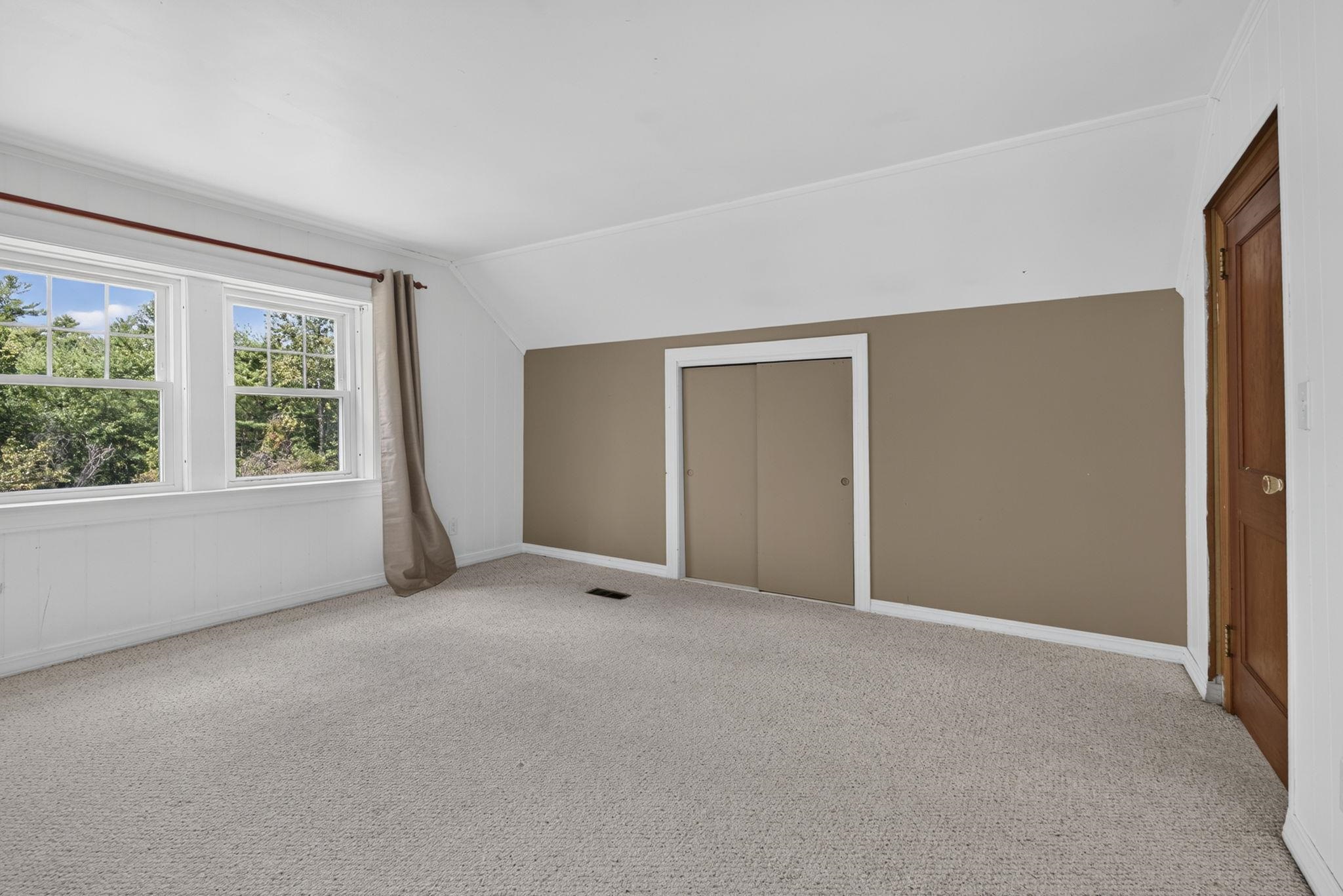 Bedroom 1 2nd floor 26017567