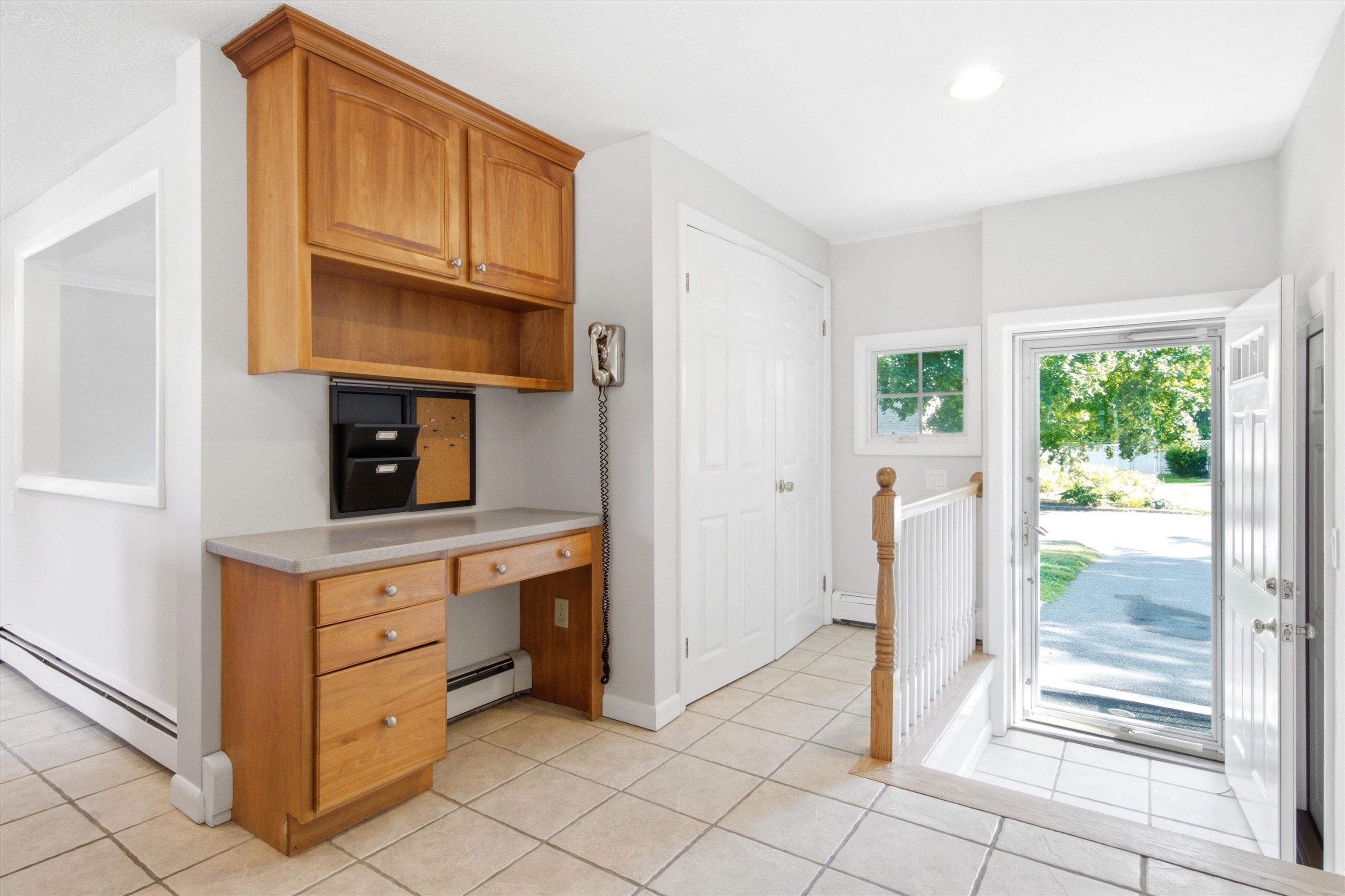 214 Walnut Hill Ave, Manchester, NH 03104