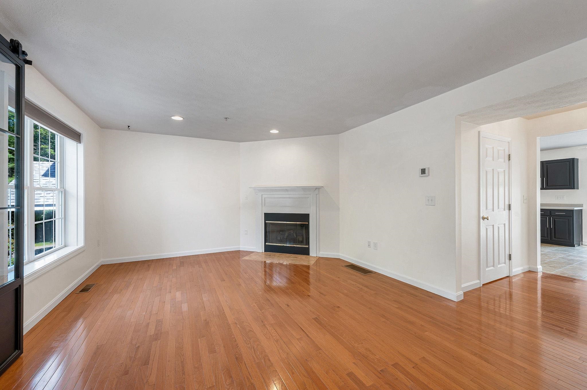 Photo 2 of Townhouse for sale at 4 Georgetowne Dr #4, Nashua, NH 03062 | MLS# 5105616 | Listing updated on 2026-09-14
