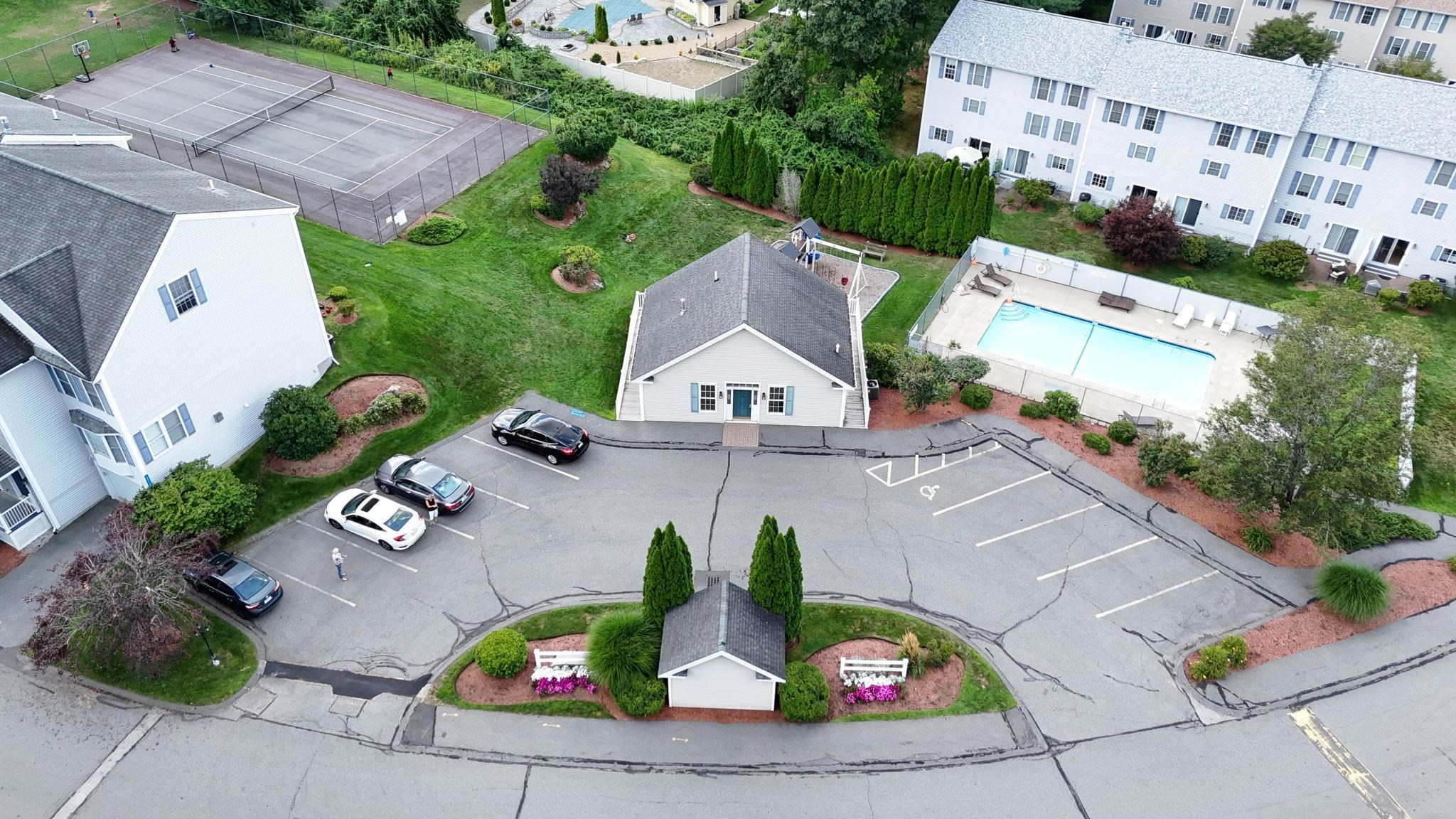 4 Georgetowne Dr #4, Nashua, NH 03062