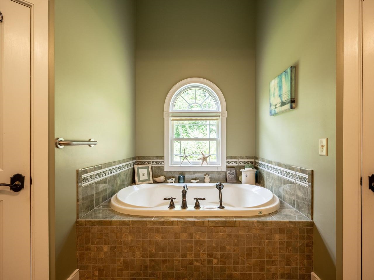 Jetted tub in primary bath