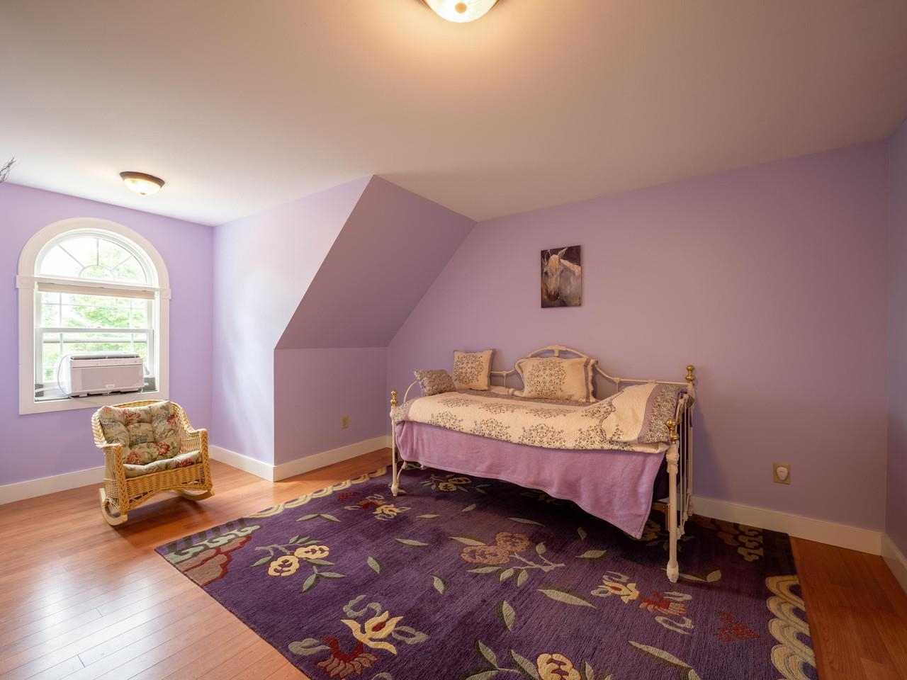 Sweet 2nd floor bedroom