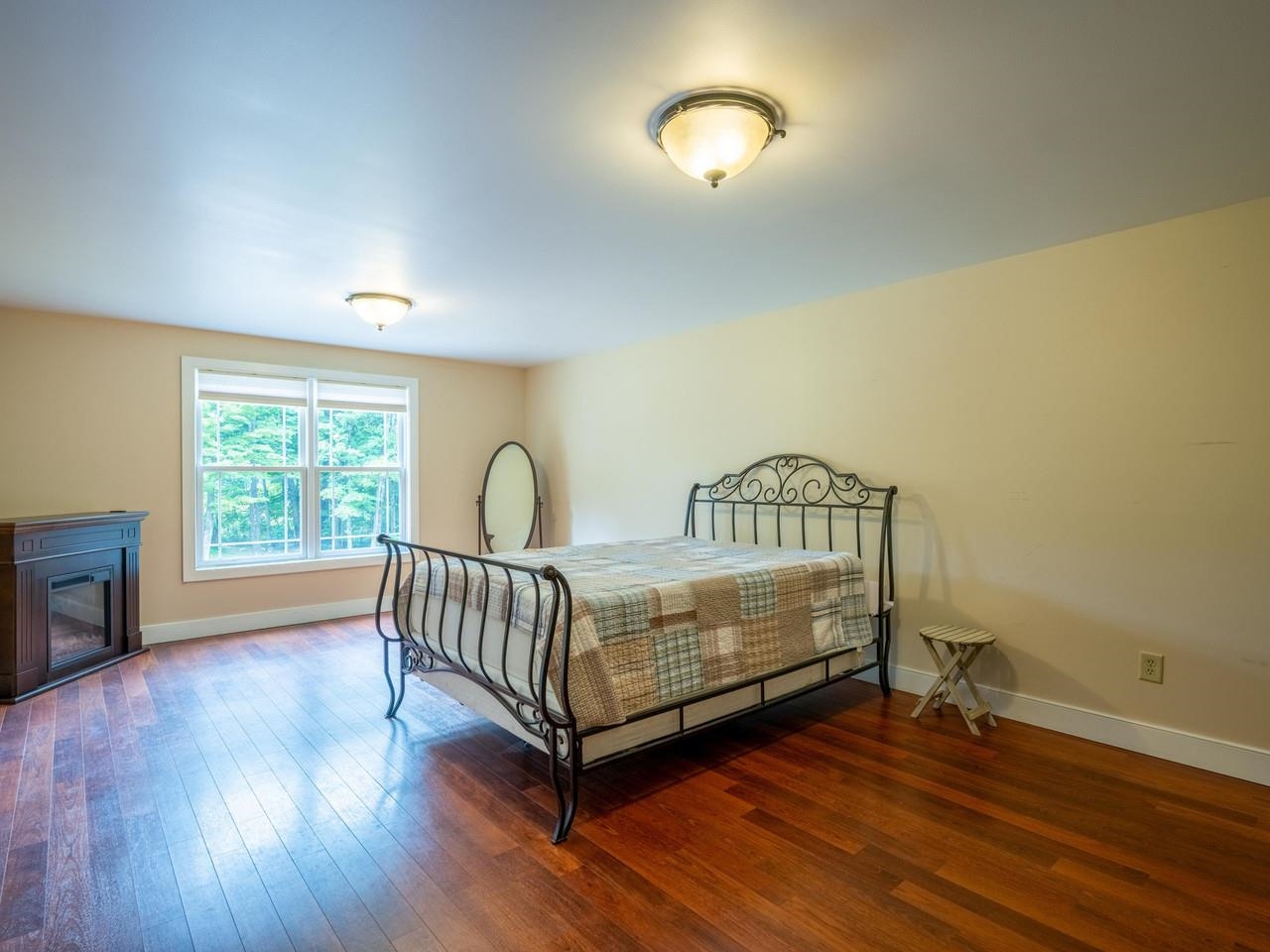 2nd floor largest room